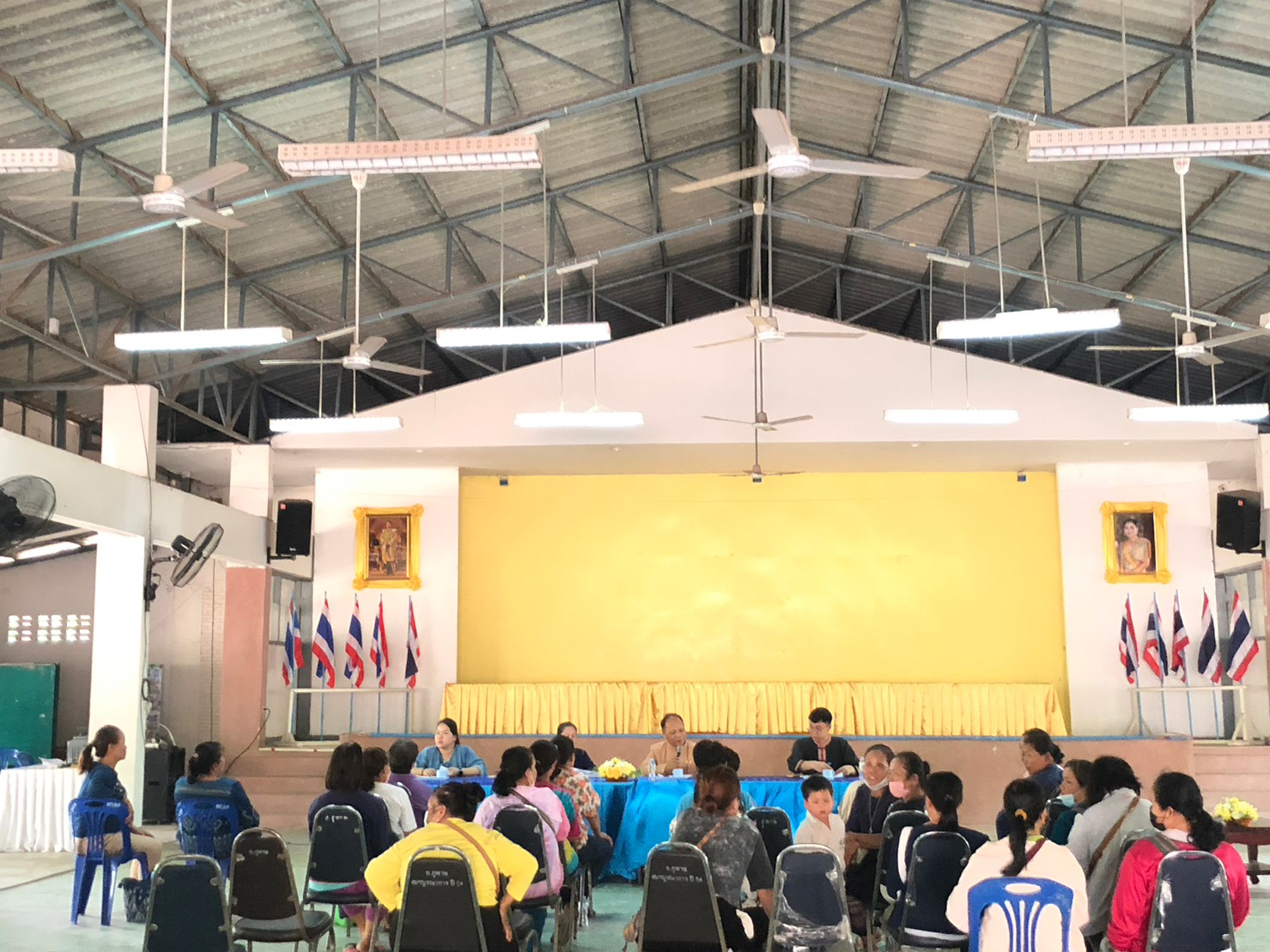 ผู้ตรวจราชการกรมการพัฒนาชุมชน : ติดตามและสนับสนุนการดำเนินงานกองทุนพัฒนาบทบาทสตรีและหมู่บ้านเศรษฐกิจพอเพียงต้นแบบ ในเขตพื้นที่อำเภอภูพาน จังหวัดสกลนคร