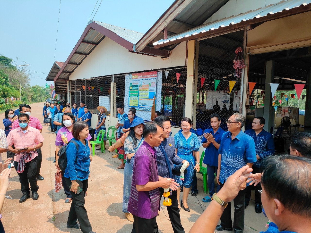 ดอนกอย หมู่บ้านพัฒนาที่ยั่งยืน (Sustainable Village) : แบ่งปันองค์ความรู้สู่หมู่บ้านพัฒนาที่ยั่งยืน สู่คณะผู้บริหารและหัวหน้าส่วนราชการและผู้แทนตำบลเข้มแข็ง ของจังหวัดร้อยเอ็ด