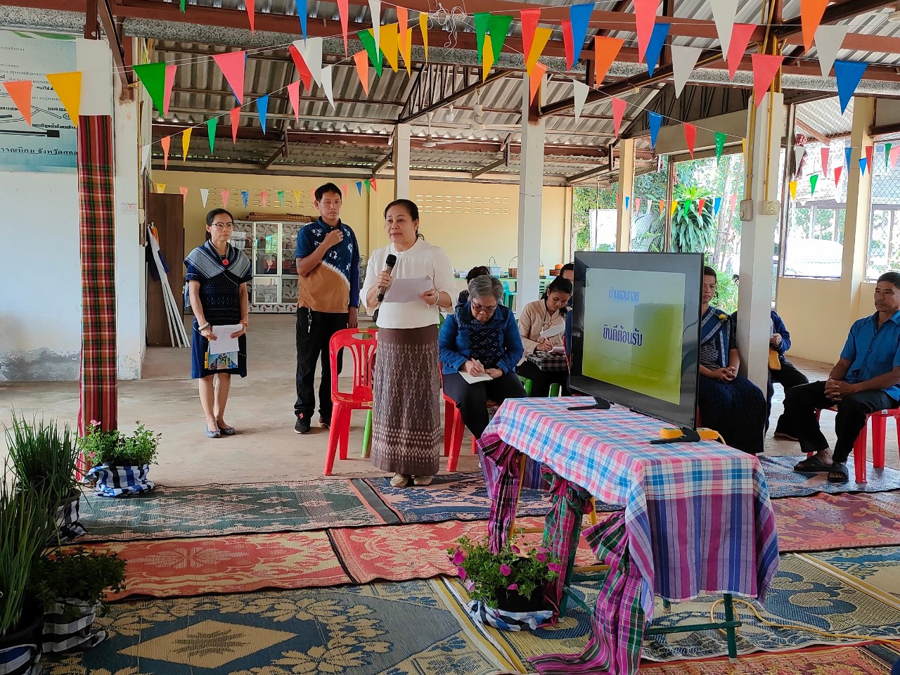 ดอนกอย หมู่บ้านพัฒนาที่ยั่งยืน (Sustainable Village) : ต้อนรับผู้ตรวจราชการกรม กรมการพัฒนาชุมชน ติดตามการส่งเสริมการท่องเที่ยวเชิงสร้างสรรค์ กับกิจกรรมการเรียนรู้ที่นักท่องเที่ยวลงมือปฏิบัติ (D-HOPE)