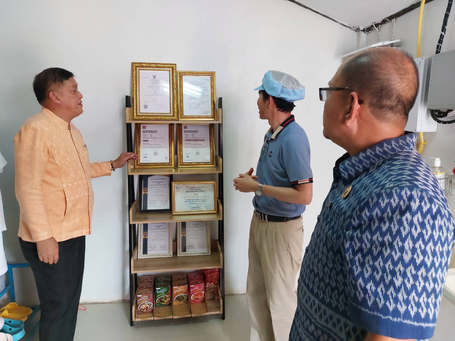 พช.สกลนคร : ติดตามการดำเนินโครงการส่งเสริมกระบวนการเครือข่ายองค์ความรู้ (Knowledge-Based OTOP : KBO)