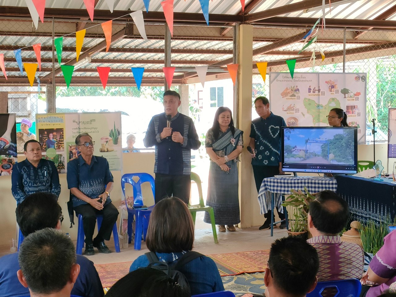 ดอนกอย หมู่บ้านพัฒนาที่ยั่งยืน (Sustainable Village) : แบ่งปันองค์ความรู้สู่หมู่บ้านพัฒนาที่ยั่งยืน สู่คณะผู้บริหารและหัวหน้าส่วนราชการและผู้แทนตำบลเข้มแข็ง ของจังหวัดร้อยเอ็ด