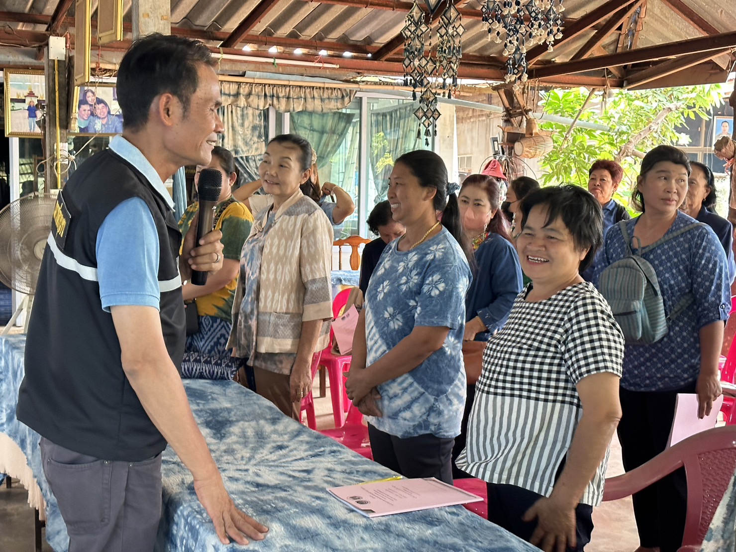 พช.สกลนคร : ฝึกอบรมพัฒนาผลิตภัณฑ์ผ้าพื้นเมืองอำเภออากาศอำนวย