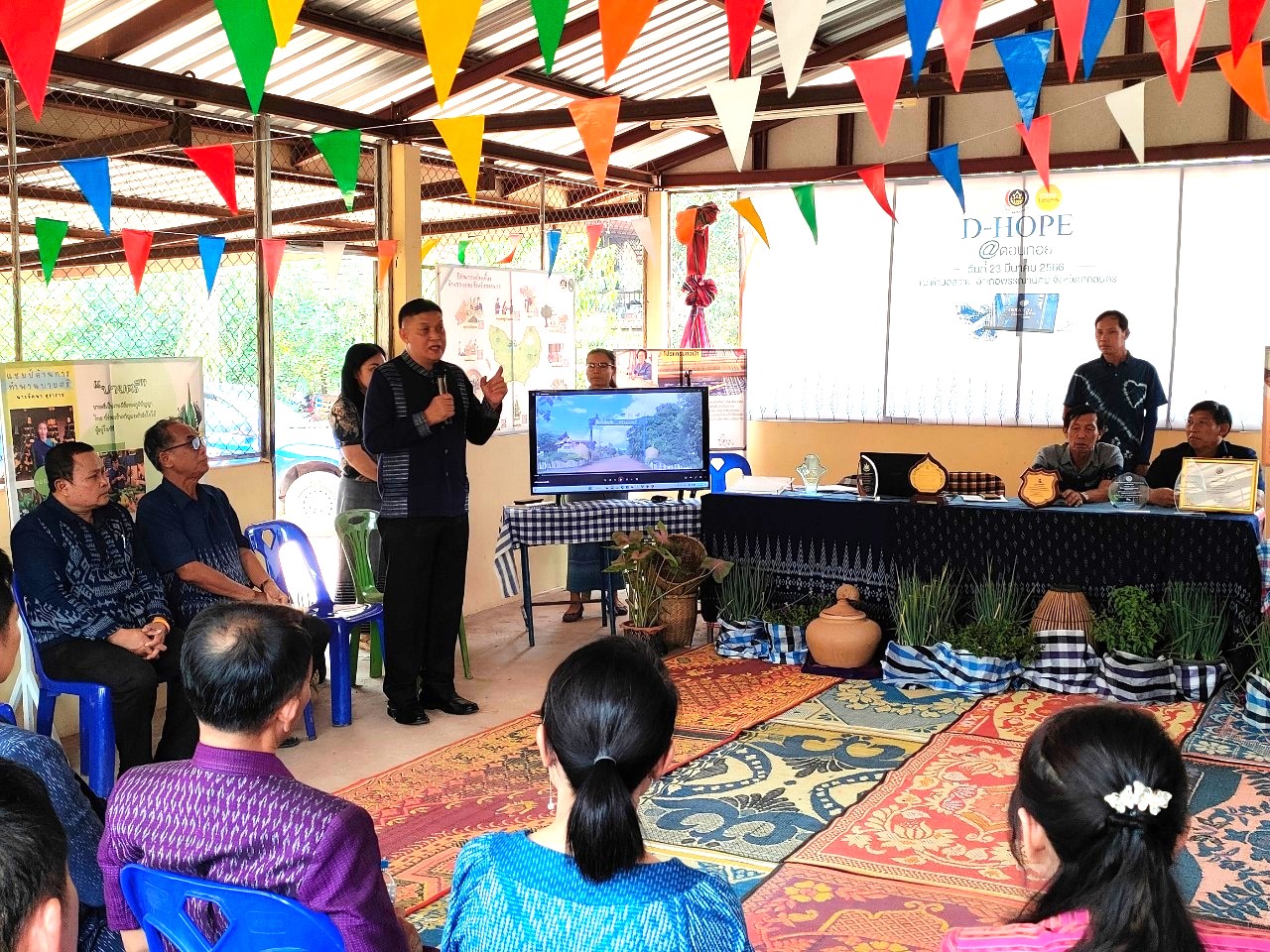ดอนกอย หมู่บ้านพัฒนาที่ยั่งยืน (Sustainable Village) : แบ่งปันองค์ความรู้สู่หมู่บ้านพัฒนาที่ยั่งยืน สู่คณะผู้บริหารและหัวหน้าส่วนราชการและผู้แทนตำบลเข้มแข็ง ของจังหวัดร้อยเอ็ด