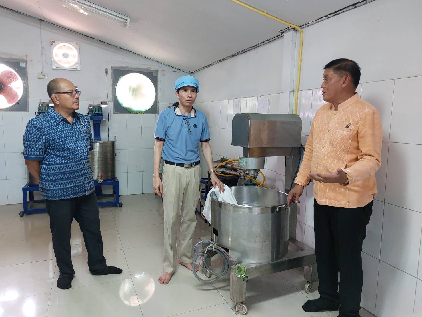 พช.สกลนคร : ติดตามการดำเนินโครงการส่งเสริมกระบวนการเครือข่ายองค์ความรู้ (Knowledge-Based OTOP : KBO)