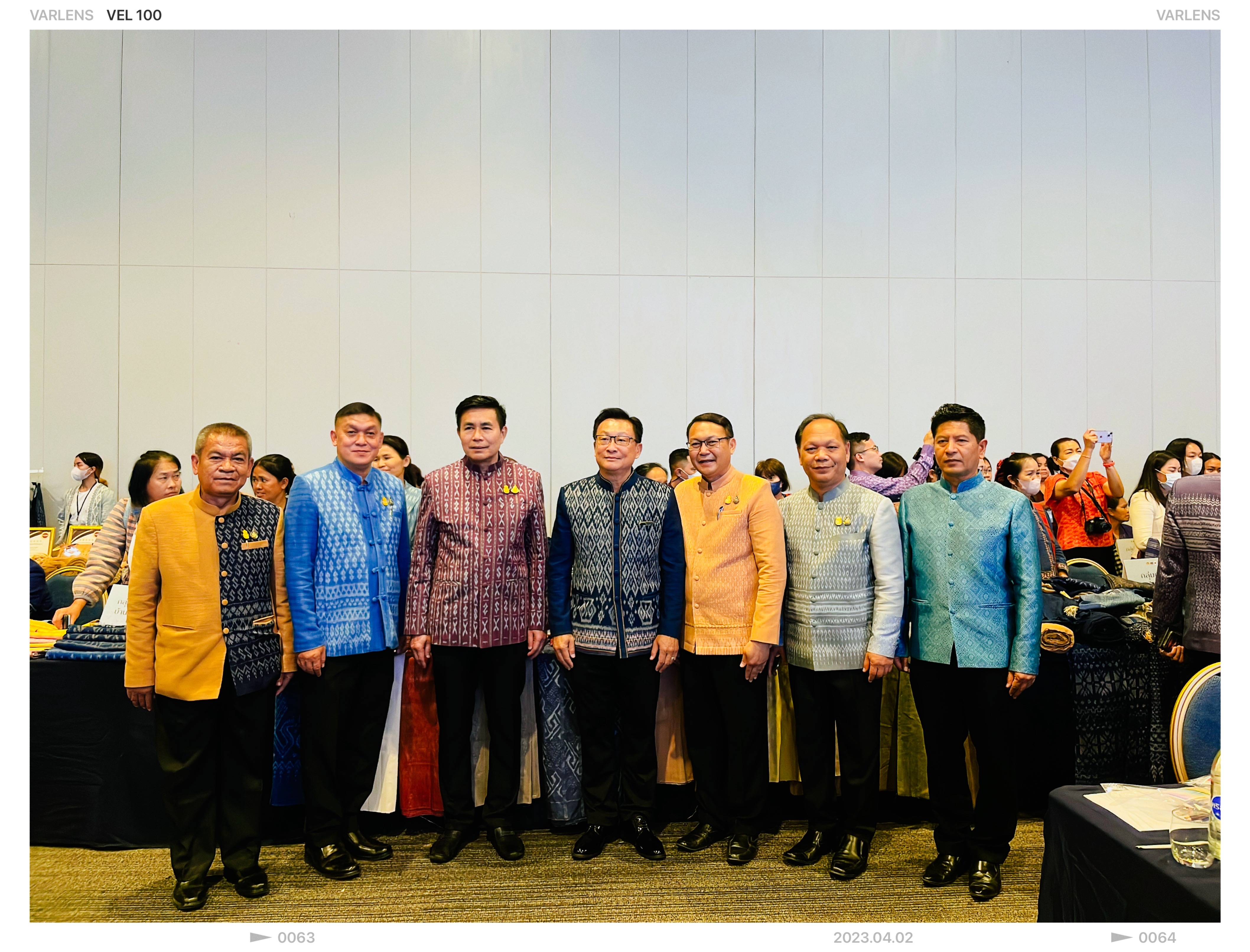 พช.สกลนคร : น้อมนำพระดำริ “ผ้าไทยใส่ให้สนุก” สู่ความยั่งยืน นำกลุ่มทอผ้าร่วมกิจกรรม Coaching การพัฒนาศักยภาพผู้ผลิต ผู้ประกอบการ OTOP ด้านผ้าไทย และงานหัตถกรรม “ผ้าลายดอกรักราชกัญญา”
