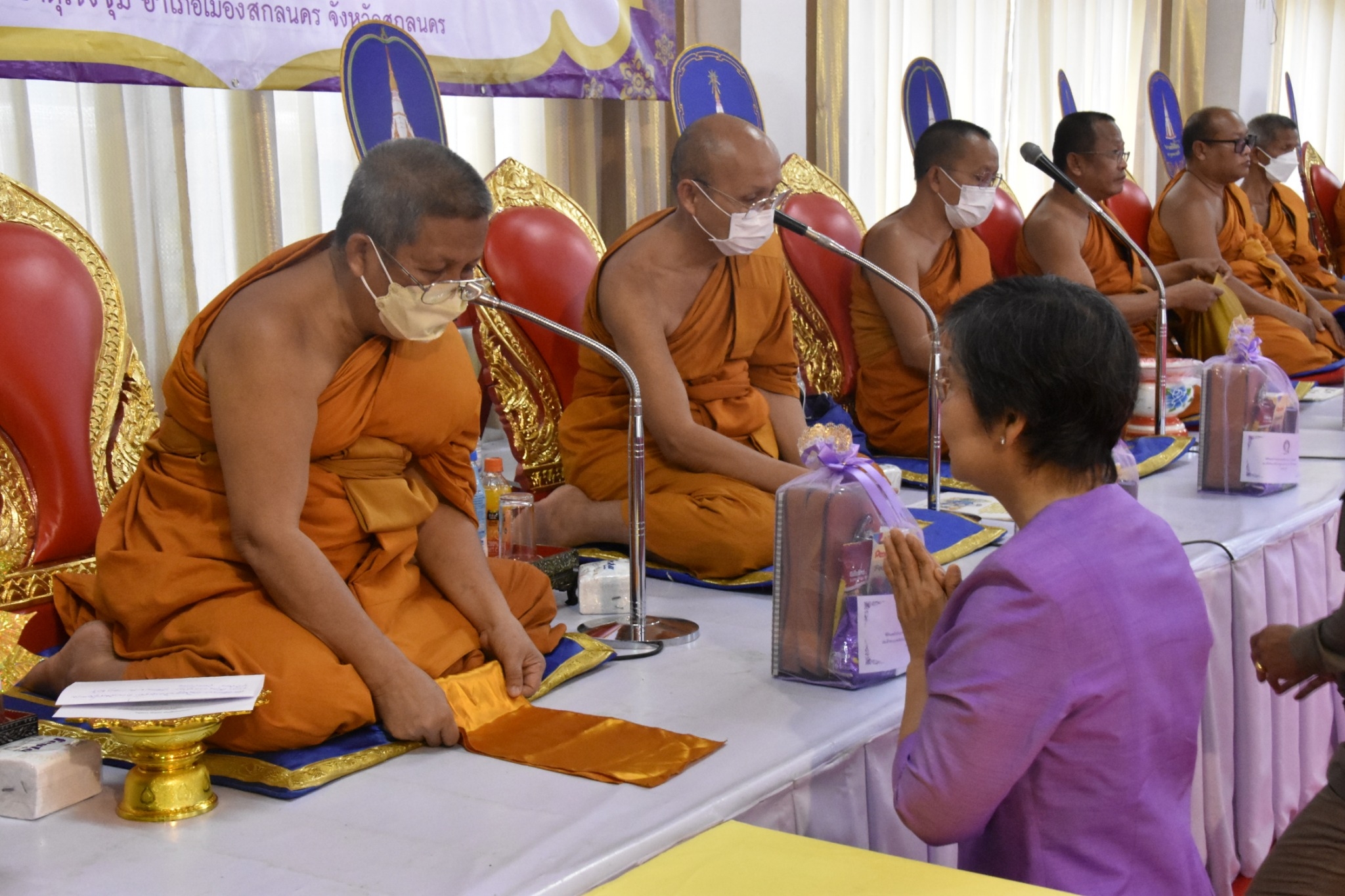 จังหวัดสกลนคร : ทอดผ้าป่าสมทบกองทุนพัฒนาเด็กชนบท ในพระราชูปถัมภ์สมเด็จพระเทพรัตนราชสุดาฯ สยามบรมราชกุมารี ประจำปี 2566