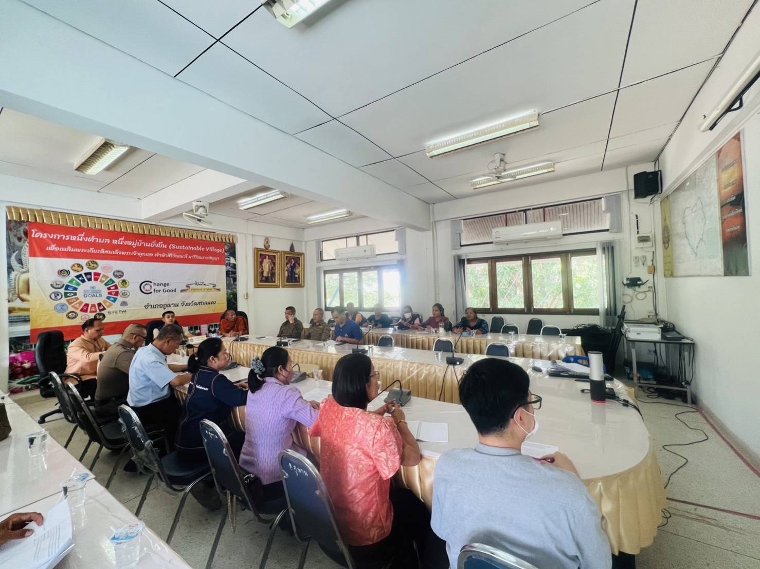 ผู้ตรวจราชการกรมการพัฒนาชุมชน : ติดตามและสนับสนุนการดำเนินงานกองทุนพัฒนาบทบาทสตรีและหมู่บ้านเศรษฐกิจพอเพียงต้นแบบ ในเขตพื้นที่อำเภอภูพาน จังหวัดสกลนคร