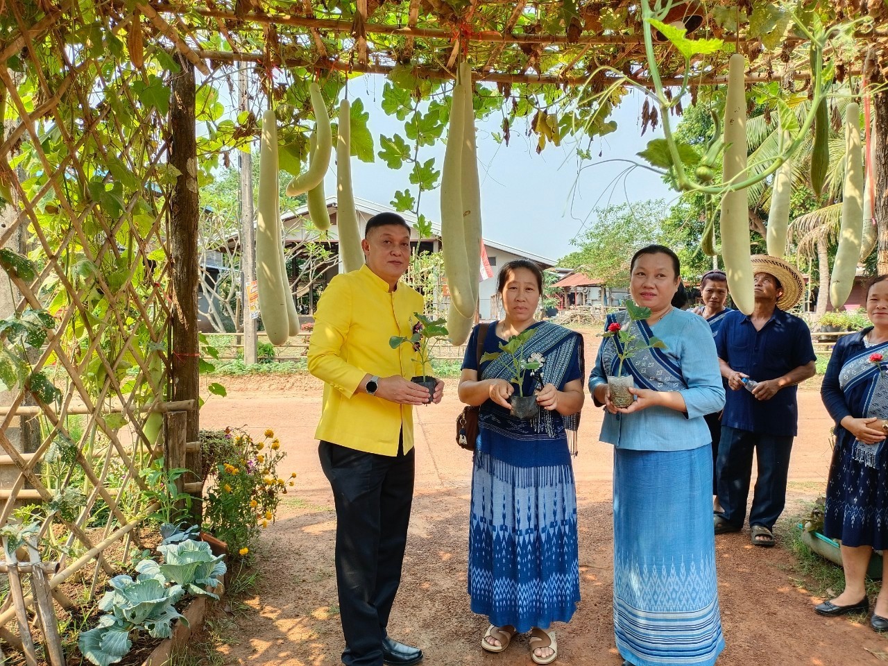 ดอนกอย หมู่บ้านพัฒนาที่ยั่งยืน (Sustainable Village) : ต้อนรับผู้ตรวจราชการกรม กรมการพัฒนาชุมชน ติดตามการส่งเสริมการท่องเที่ยวเชิงสร้างสรรค์ กับกิจกรรมการเรียนรู้ที่นักท่องเที่ยวลงมือปฏิบัติ (D-HOPE)