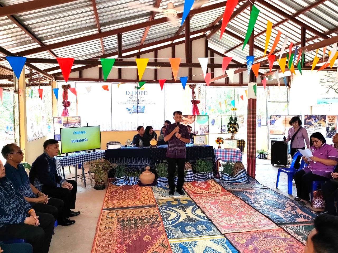 ดอนกอย หมู่บ้านพัฒนาที่ยั่งยืน (Sustainable Village) : แบ่งปันองค์ความรู้สู่หมู่บ้านพัฒนาที่ยั่งยืน สู่คณะผู้บริหารและหัวหน้าส่วนราชการและผู้แทนตำบลเข้มแข็ง ของจังหวัดร้อยเอ็ด