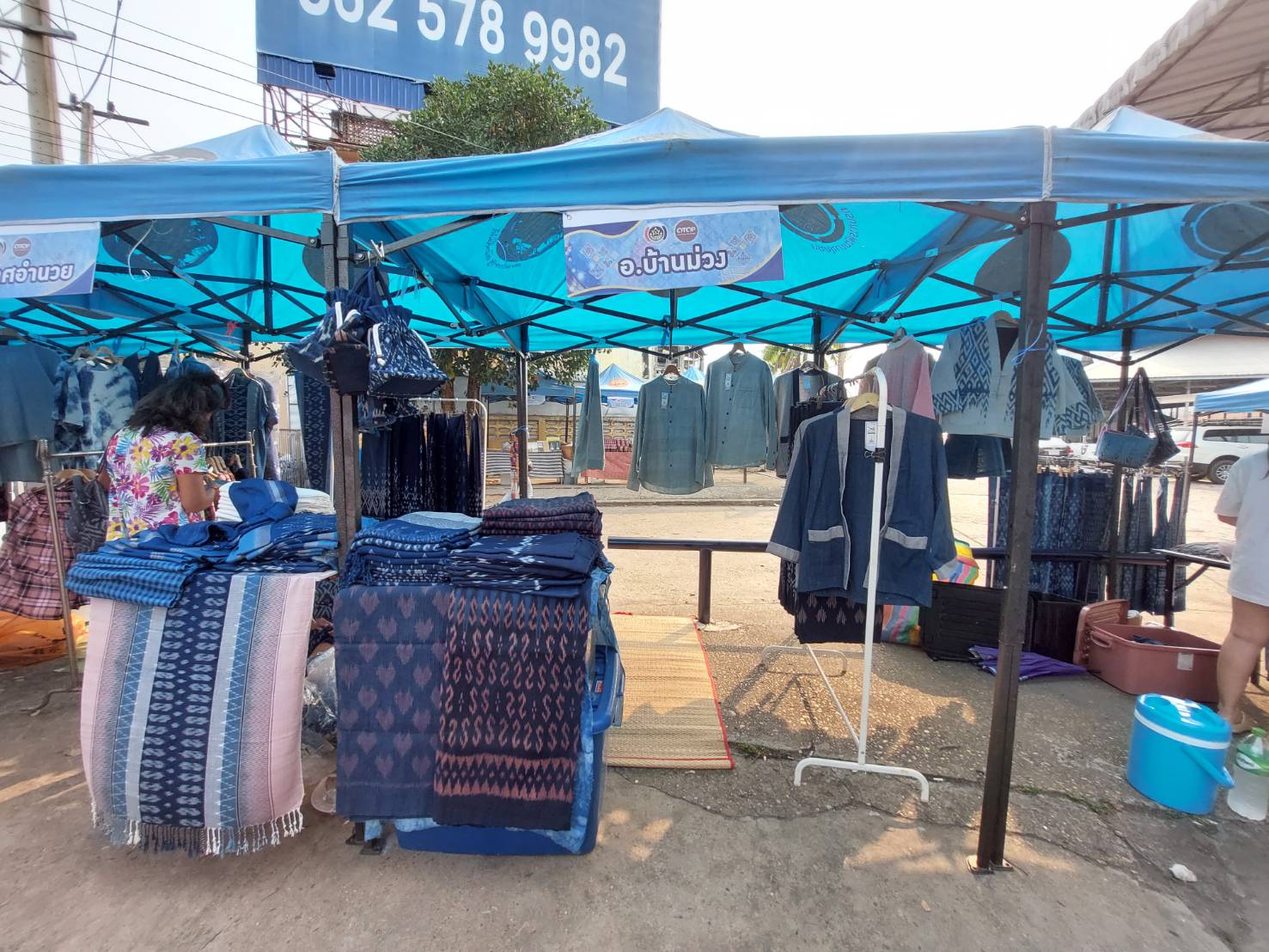 พช.สกลนคร : จัดงานตลาดนัด OTOP เด่นของจังหวัดสกลนคร