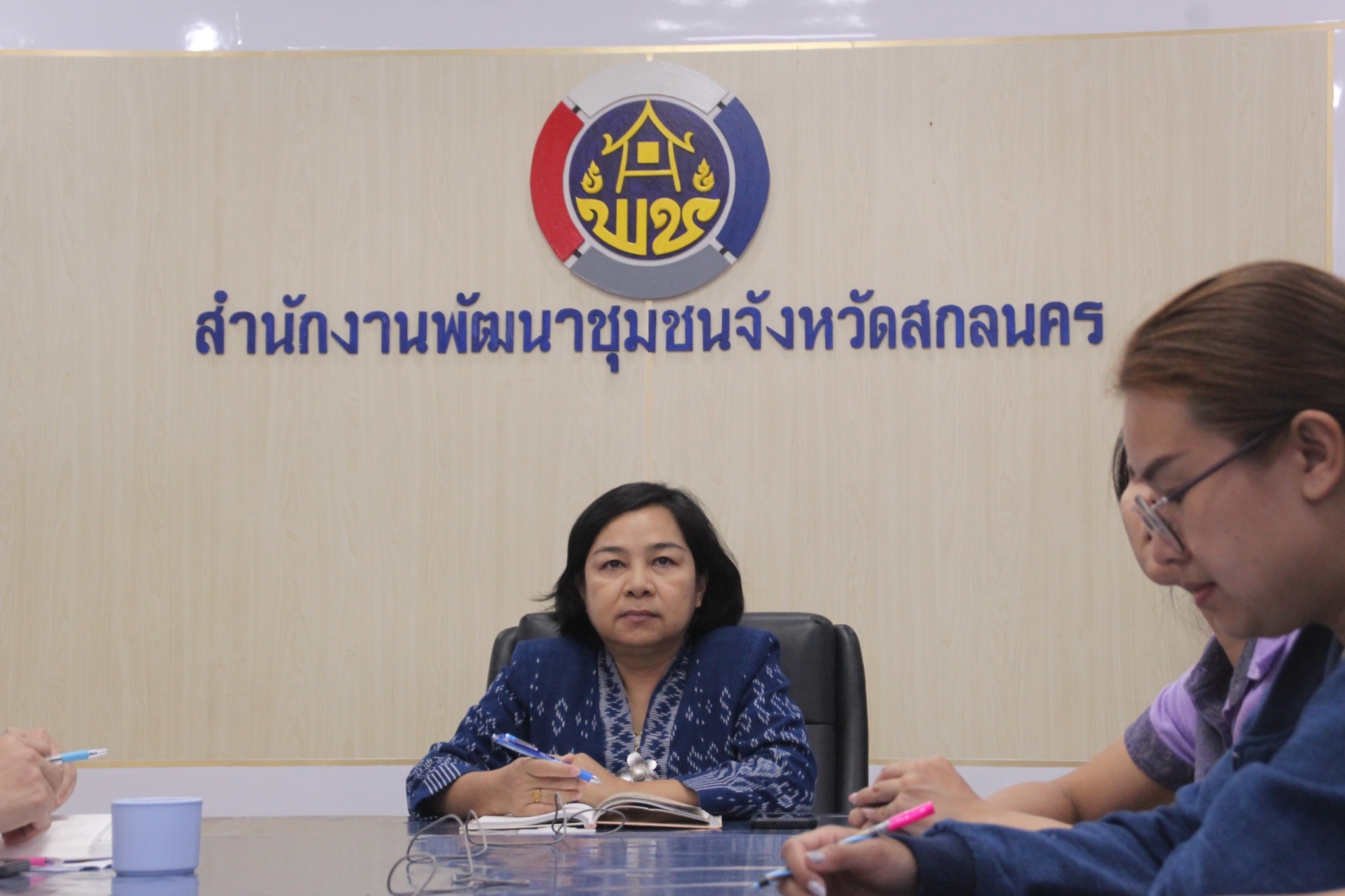 พช. สกลนคร ร่วมประชุมชี้แจง เร่งรัด กำกับ ติดตาม การดำเนินงานกองทุนพัฒนาบทบาทสตรี ครั้งที่ 4/2566