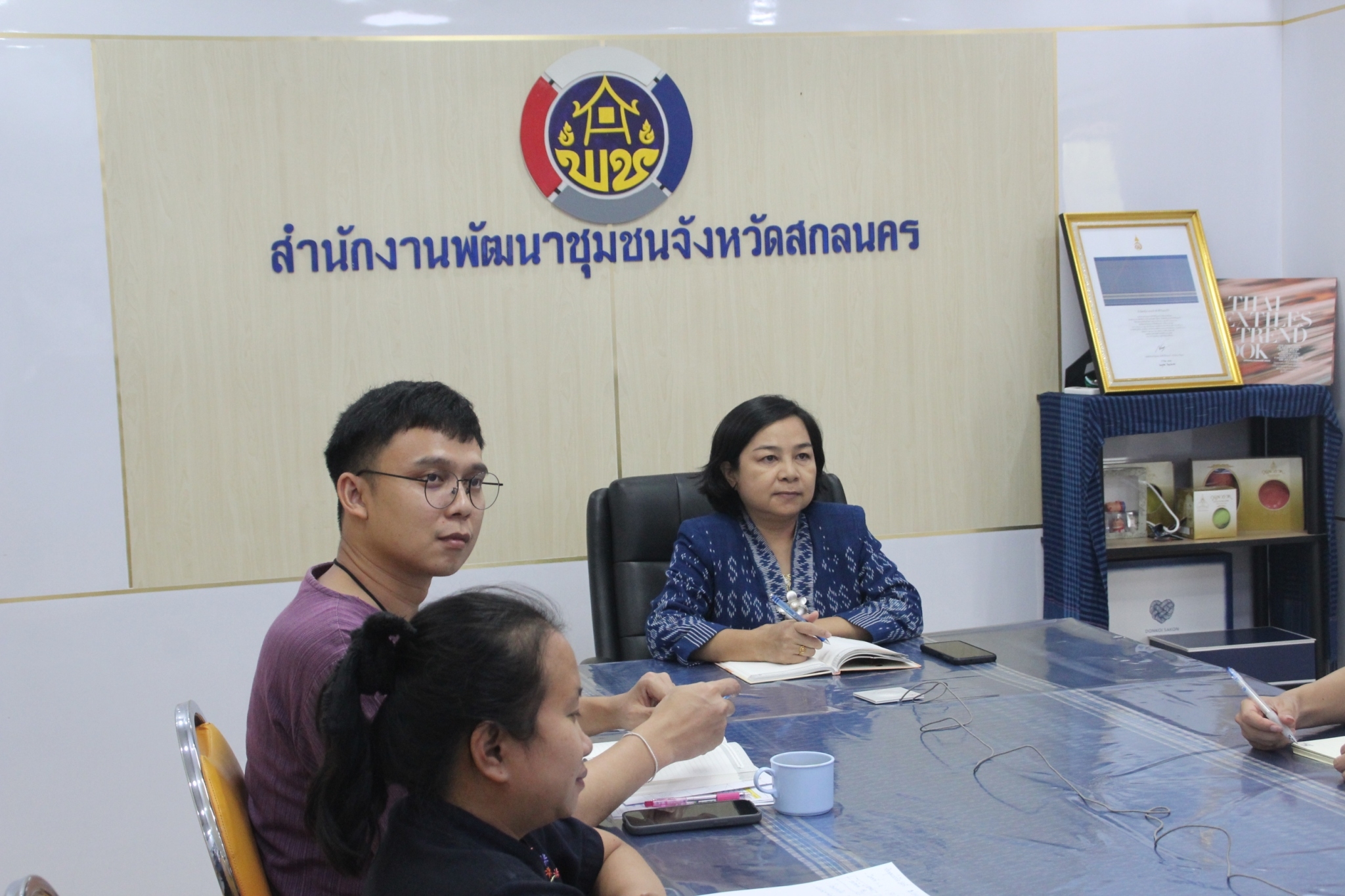 พช. สกลนคร ร่วมประชุมชี้แจง เร่งรัด กำกับ ติดตาม การดำเนินงานกองทุนพัฒนาบทบาทสตรี ครั้งที่ 4/2566