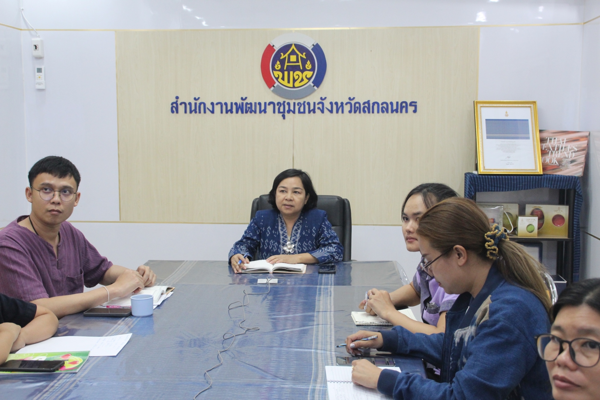 พช. สกลนคร ร่วมประชุมชี้แจง เร่งรัด กำกับ ติดตาม การดำเนินงานกองทุนพัฒนาบทบาทสตรี ครั้งที่ 4/2566