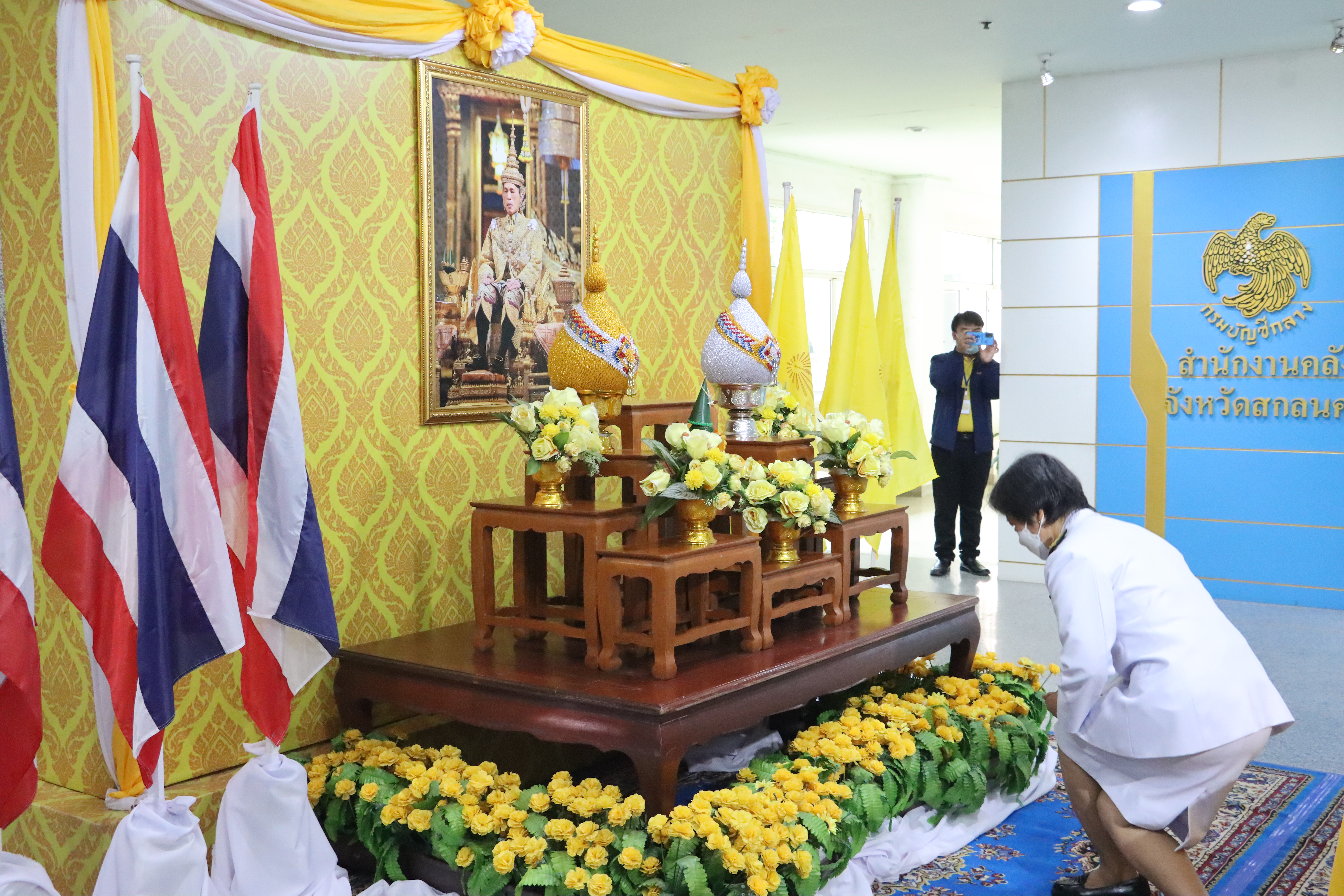 พช. สกลนคร : ร่วมพิธีลงนามถวายพระพรชัยมงคล เนื่องในโอกาสวันฉัตรมงคล ประจำปี 2566