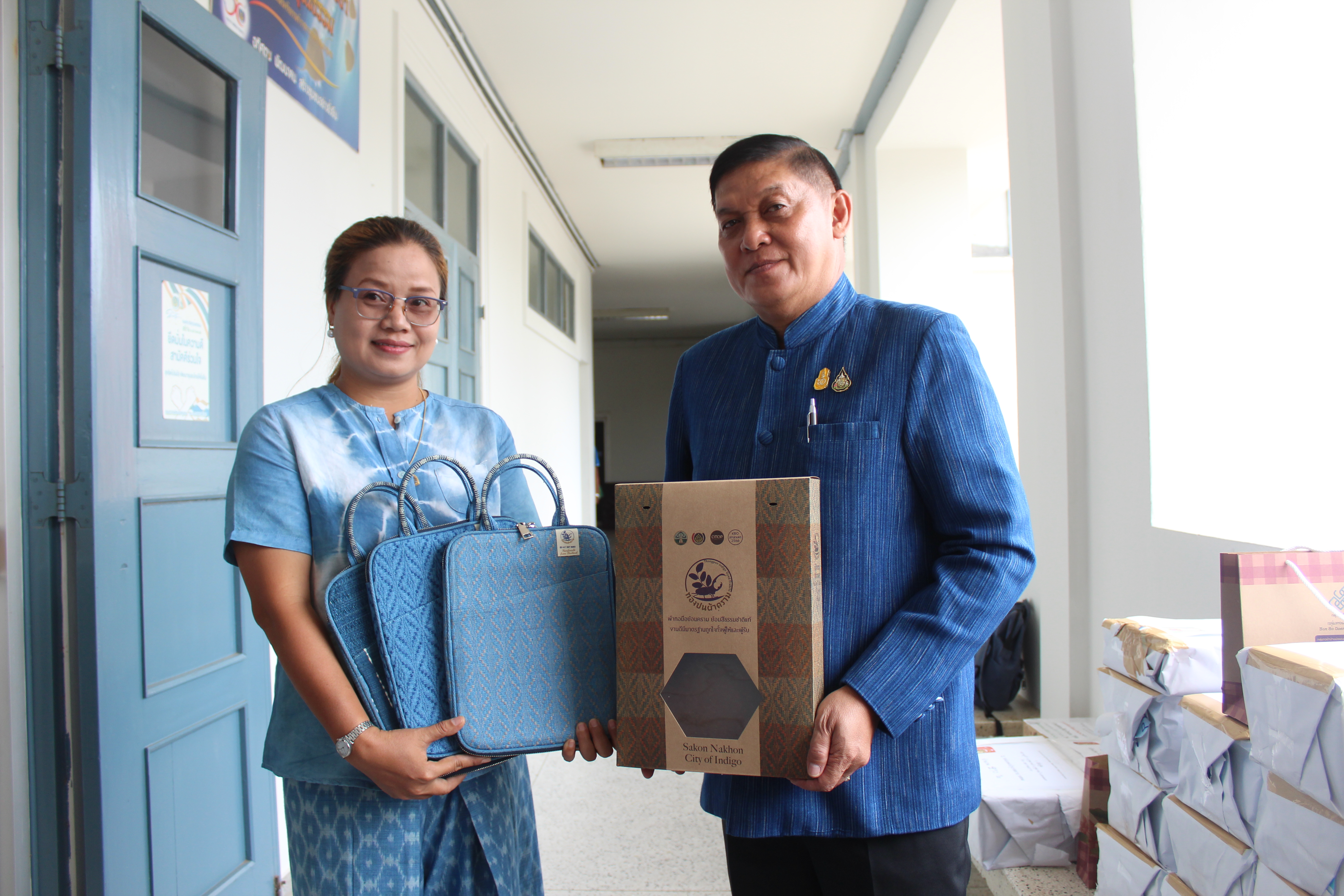 พช.สกลนคร : พัฒนาผลิตภัณฑ์ OTOP ให้โดดเด่น ตามโครงการส่งเสริมกระบวนการเครือข่ายองค์ความรู้ (Knowledge-Based OTOP : KBO)