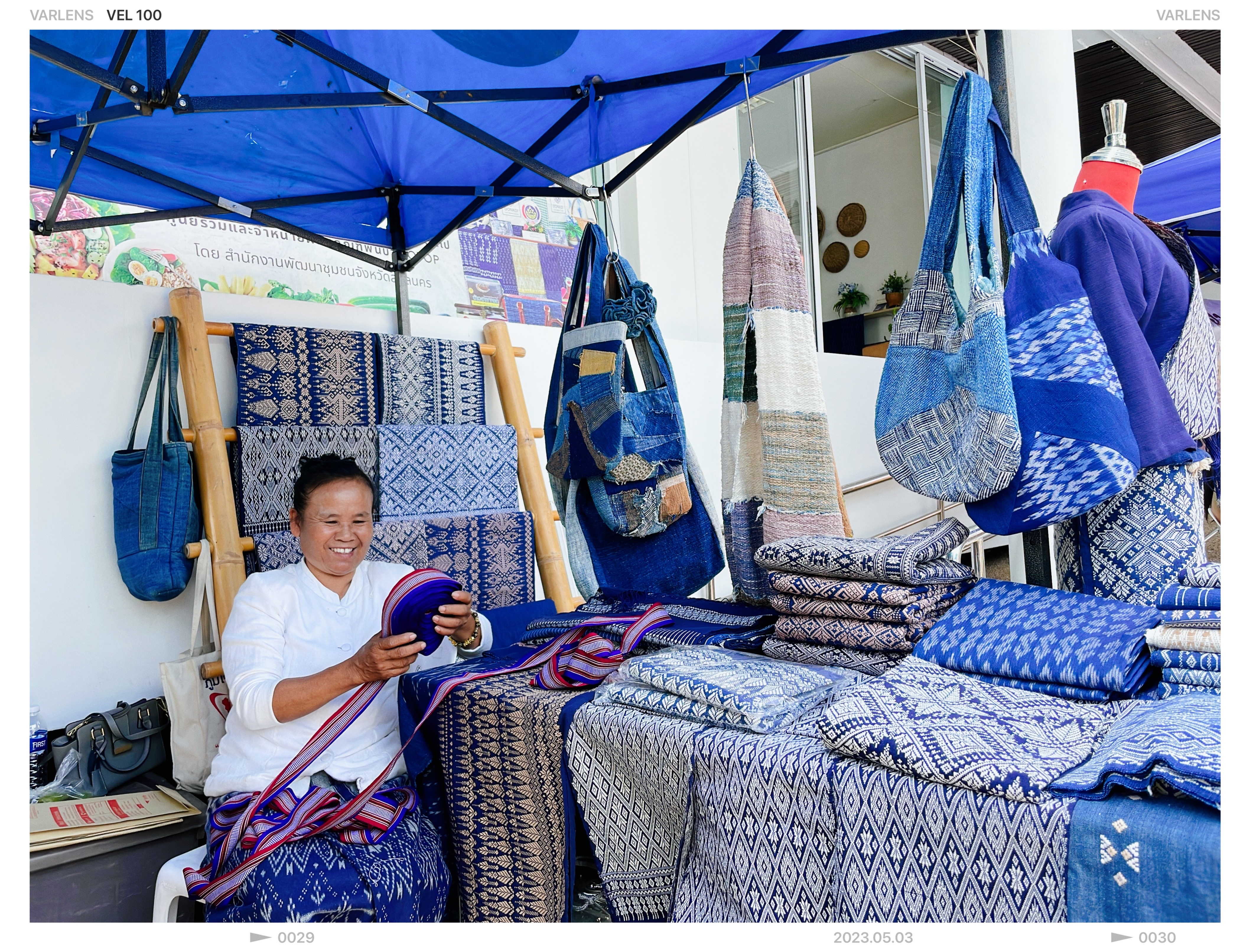 ? พช. สกลนคร : จัดตลาดนัดสินค้า OTOP พืชผักอาหารปลอดภัย สินค้าดี สินค้าเด่นจังหวัดสกลนคร ?