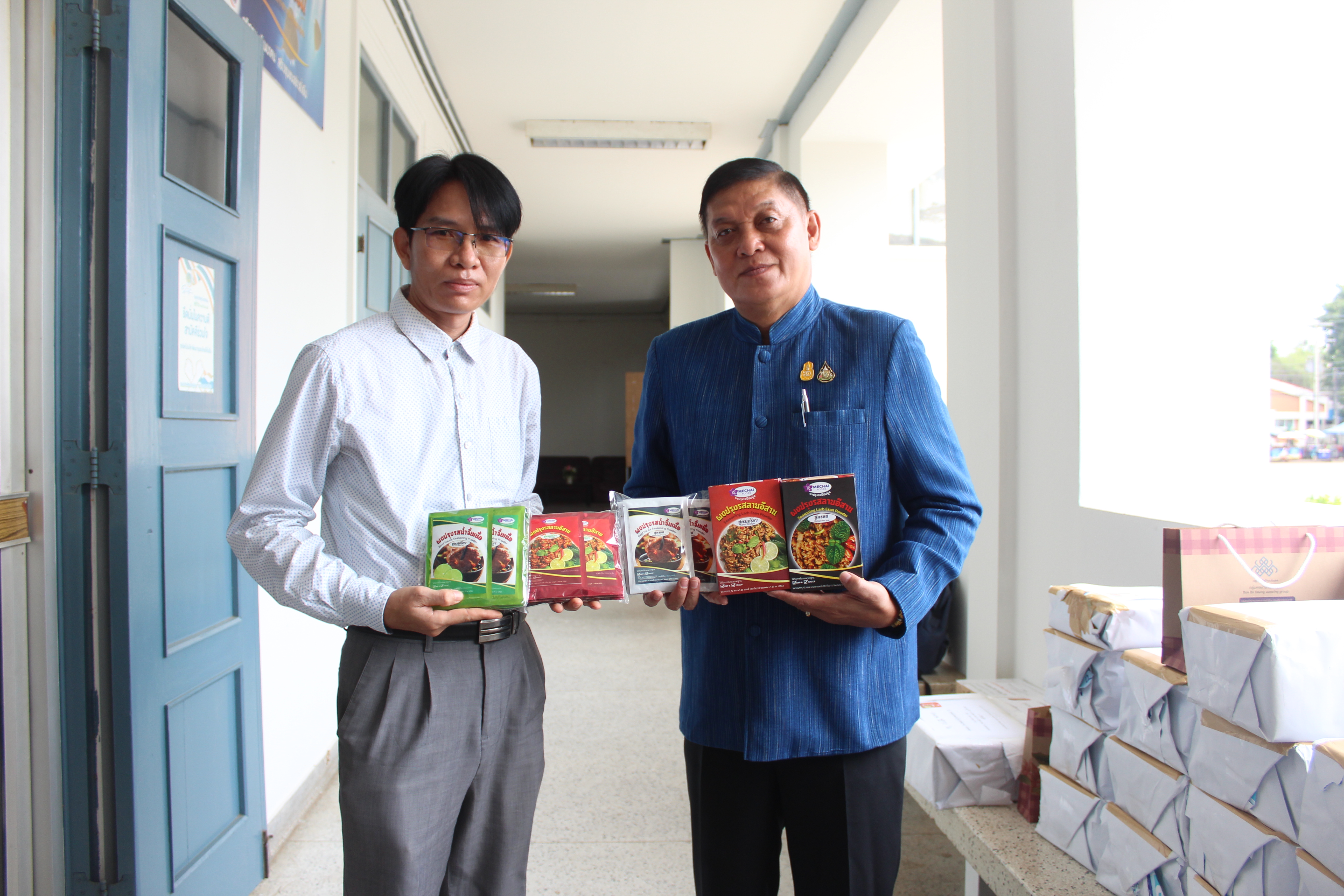 พช.สกลนคร : พัฒนาผลิตภัณฑ์ OTOP ให้โดดเด่น ตามโครงการส่งเสริมกระบวนการเครือข่ายองค์ความรู้ (Knowledge-Based OTOP : KBO)