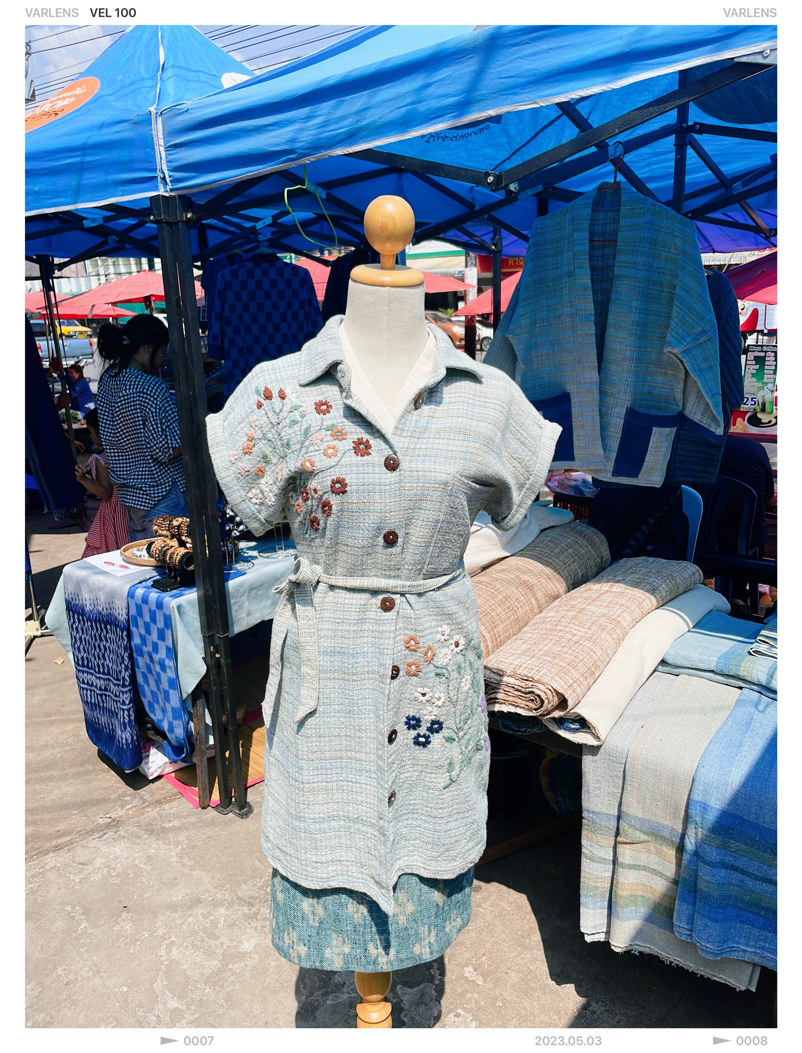 ? พช. สกลนคร : จัดตลาดนัดสินค้า OTOP พืชผักอาหารปลอดภัย สินค้าดี สินค้าเด่นจังหวัดสกลนคร ?