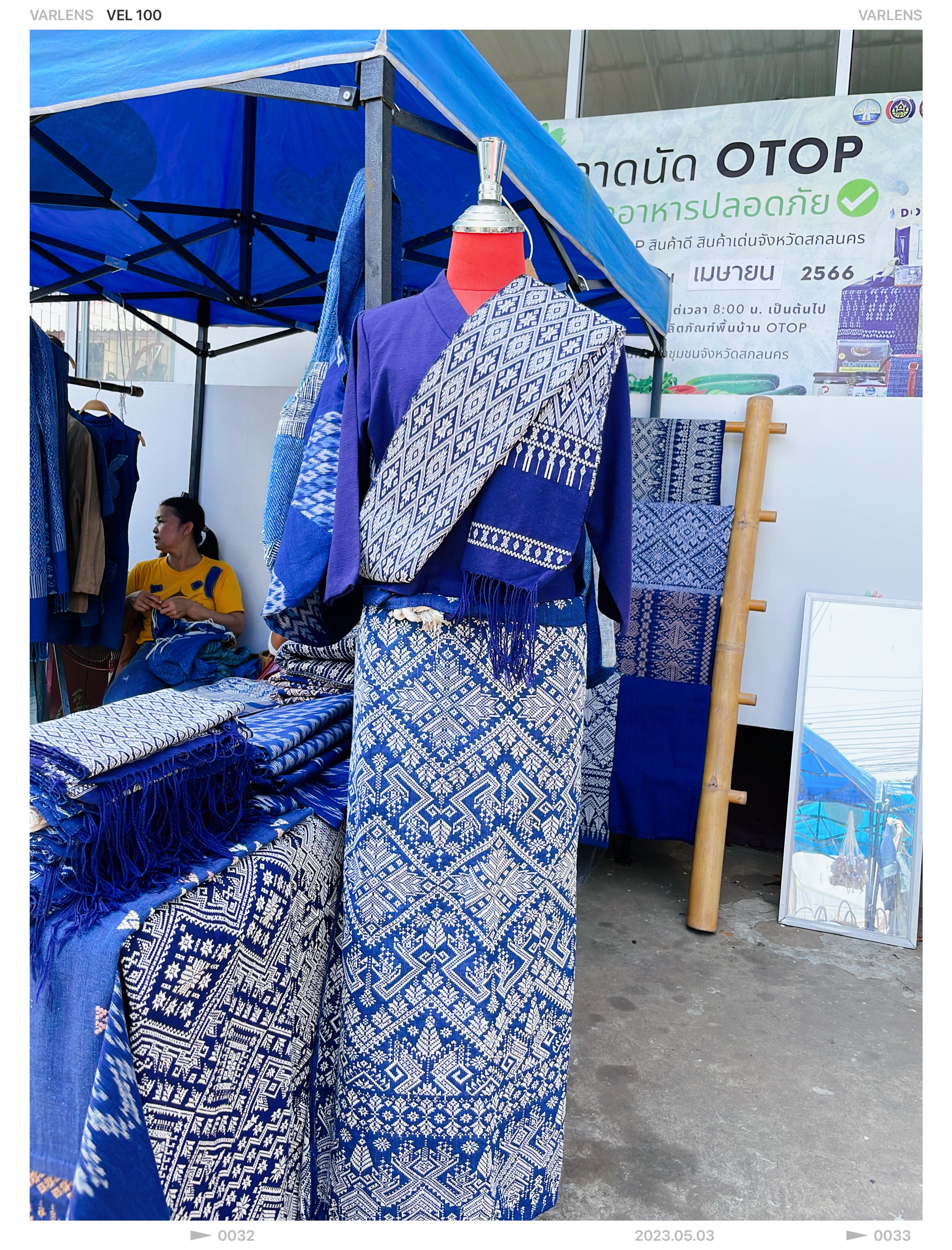 ? พช. สกลนคร : จัดตลาดนัดสินค้า OTOP พืชผักอาหารปลอดภัย สินค้าดี สินค้าเด่นจังหวัดสกลนคร ?
