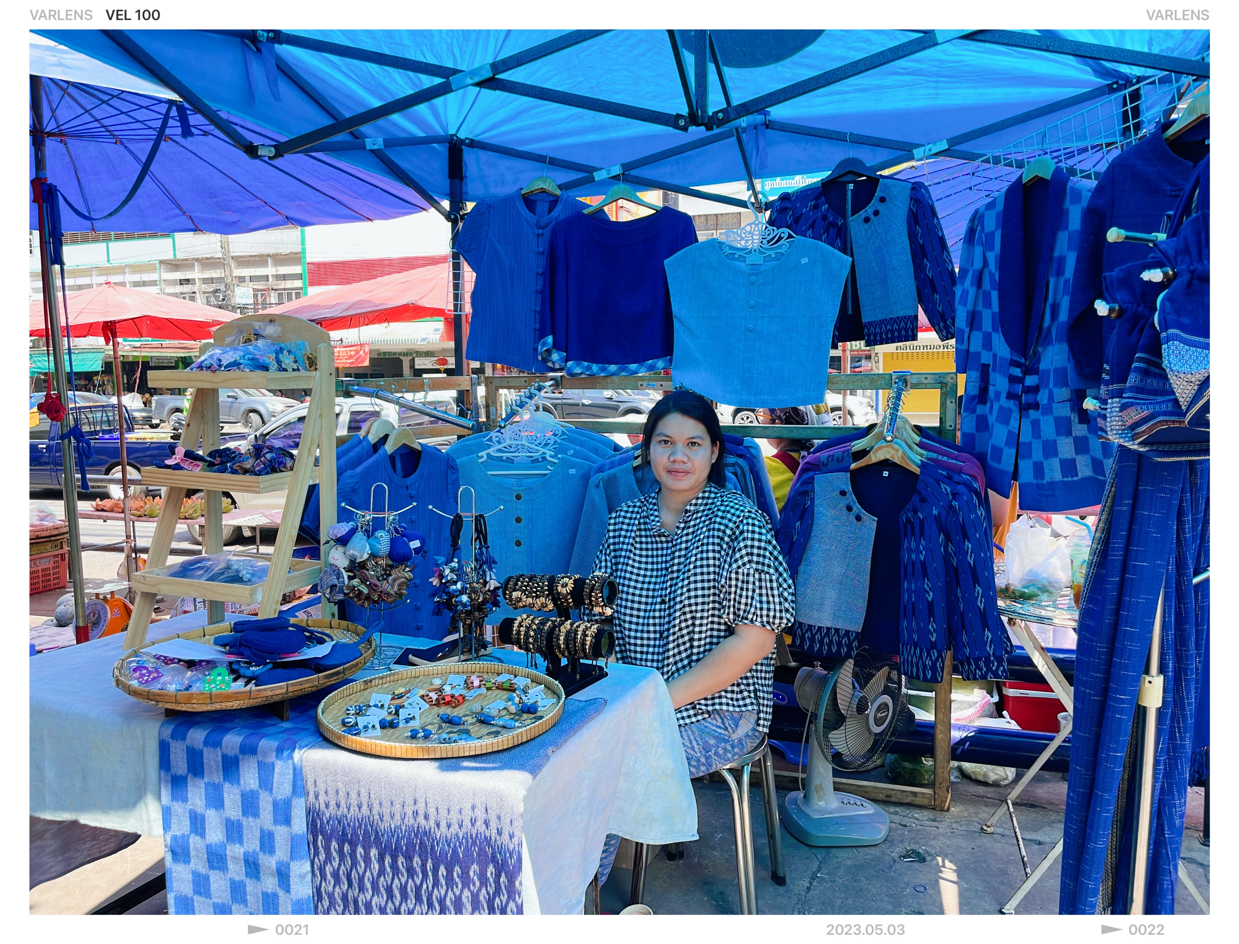 ? พช. สกลนคร : จัดตลาดนัดสินค้า OTOP พืชผักอาหารปลอดภัย สินค้าดี สินค้าเด่นจังหวัดสกลนคร ?