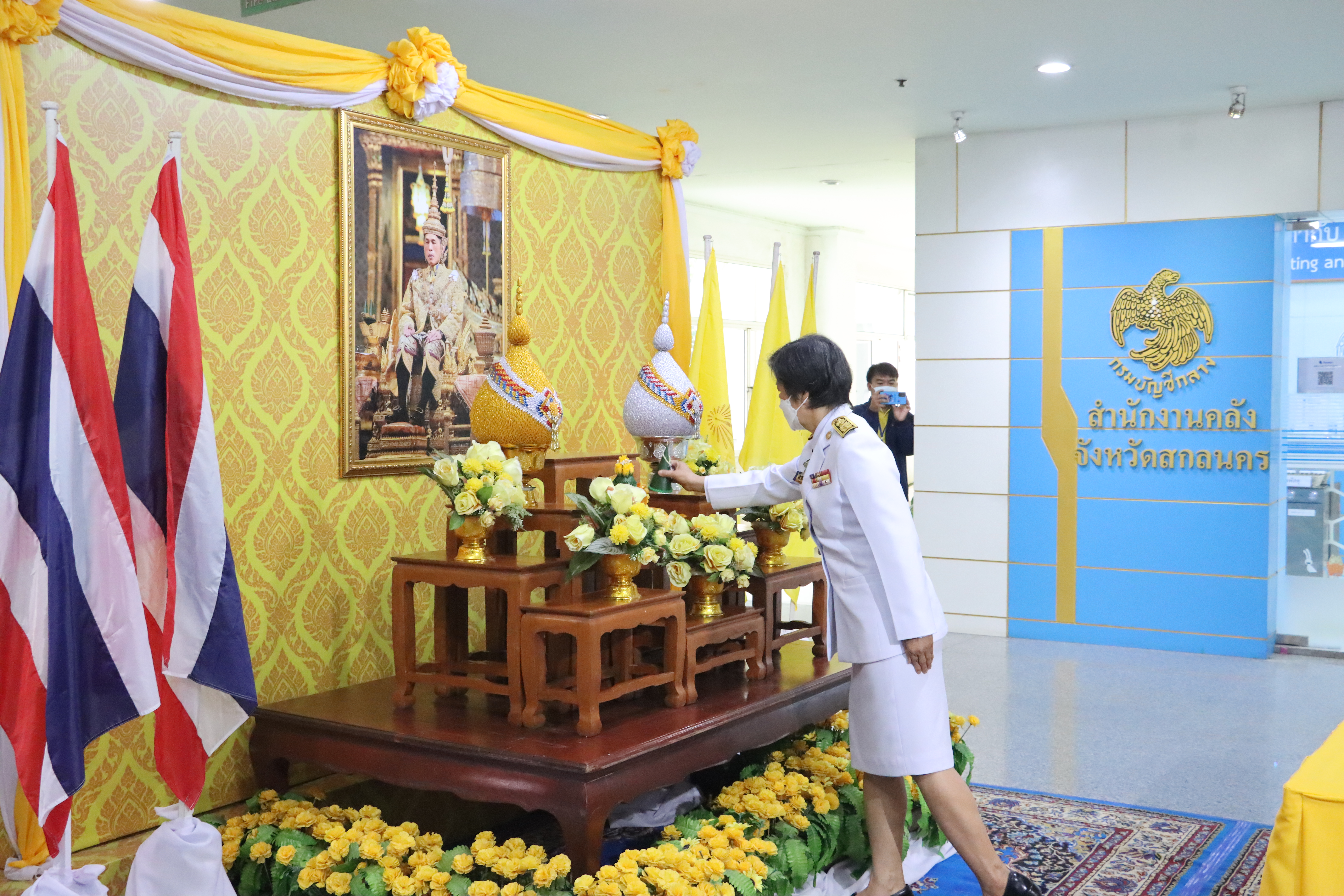 พช. สกลนคร : ร่วมพิธีลงนามถวายพระพรชัยมงคล เนื่องในโอกาสวันฉัตรมงคล ประจำปี 2566