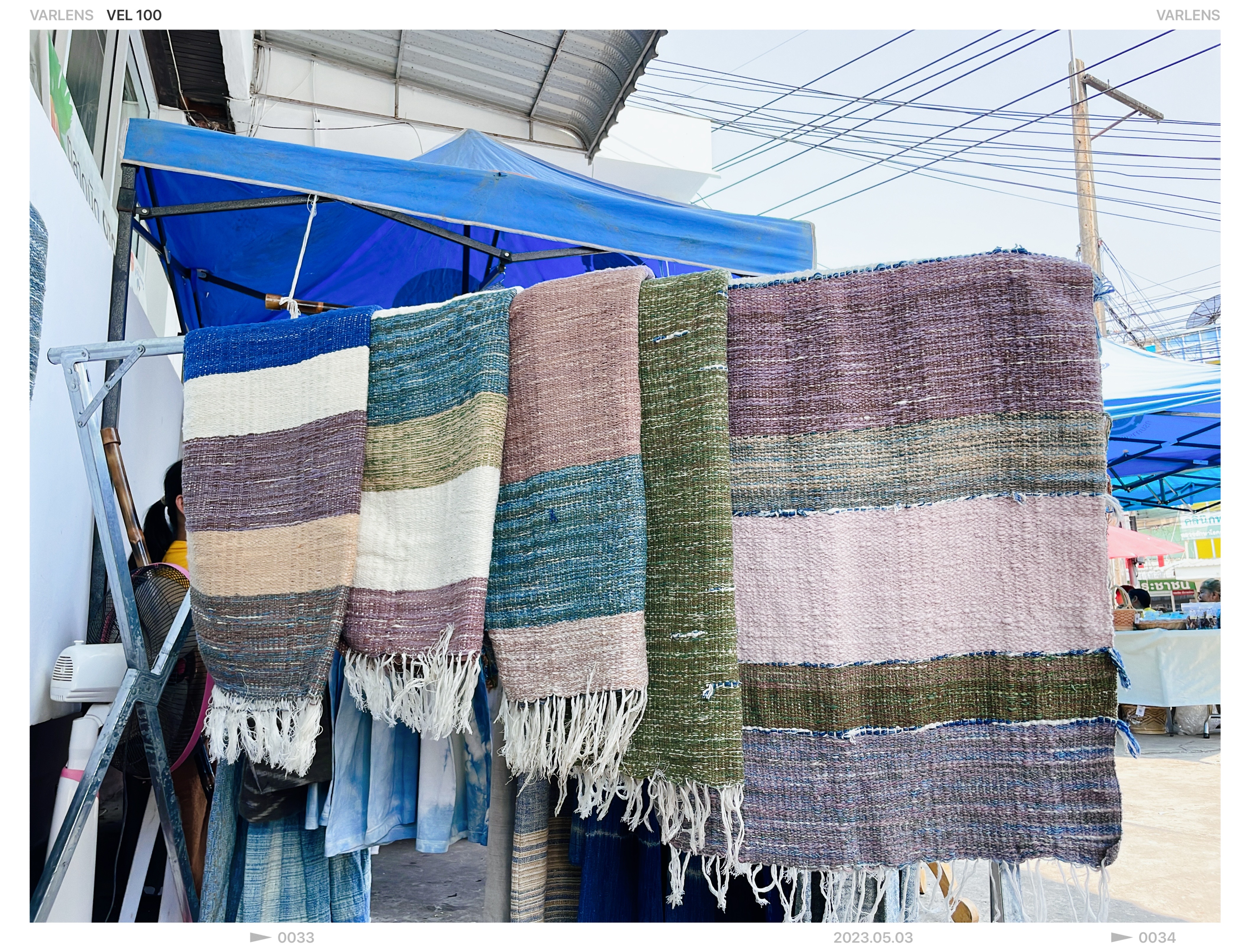 ? พช. สกลนคร : จัดตลาดนัดสินค้า OTOP พืชผักอาหารปลอดภัย สินค้าดี สินค้าเด่นจังหวัดสกลนคร ?