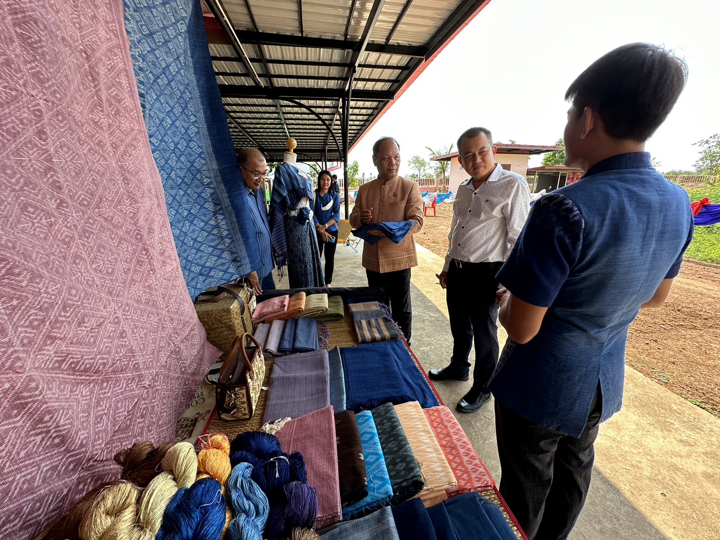 ผู้ตรวจราชการกรมการพัฒนาชุมชน ตรวจติดตามการดำเนินงานพัฒนาชุมชนจังหวัดสกลนคร