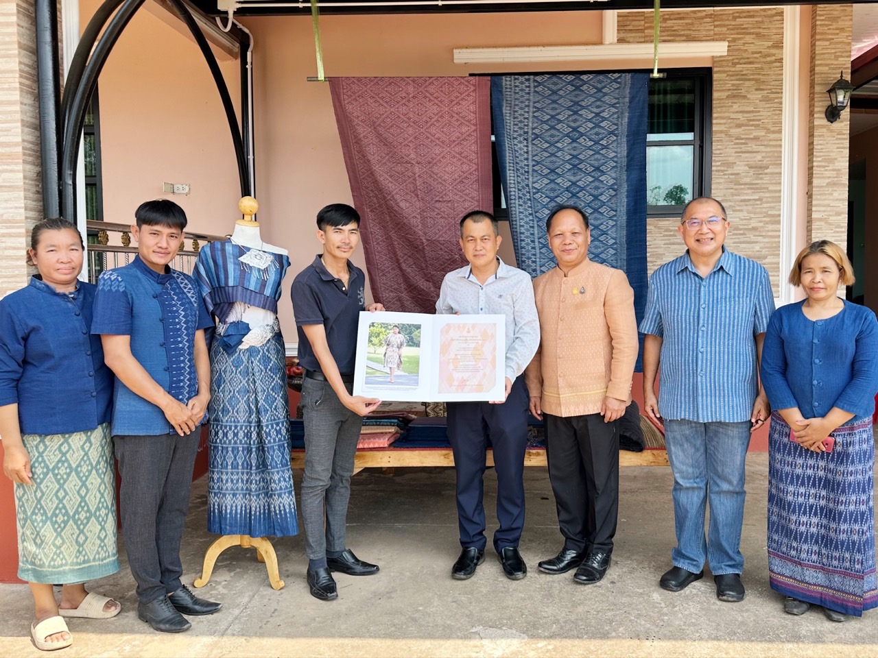ผู้ตรวจราชการกรมการพัฒนาชุมชน ตรวจติดตามการดำเนินงานพัฒนาชุมชนจังหวัดสกลนคร