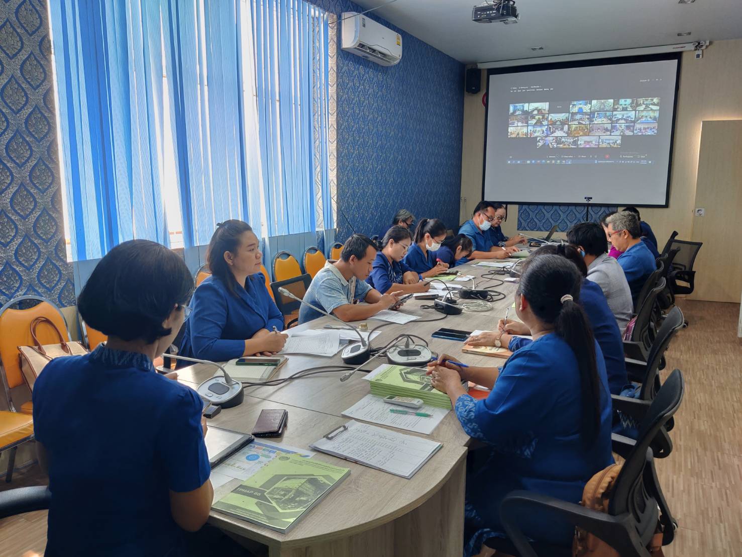 พช.สกลนคร : เข้าร่วมการประชุมสร้างความเข้าใจการขับเคลื่อนการขจัดความยากจนและพัฒนาคนทุกช่วงวัยอย่างยั่งยืน ตามหลักปรัชญาของเศรษฐกิจพอเพียง