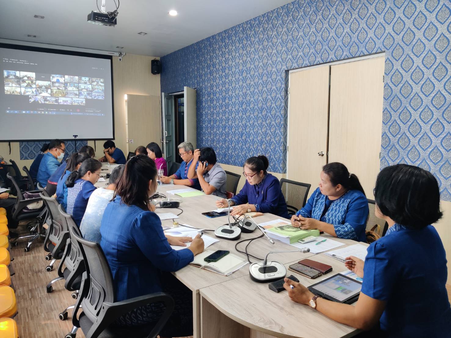 พช.สกลนคร : เข้าร่วมการประชุมสร้างความเข้าใจการขับเคลื่อนการขจัดความยากจนและพัฒนาคนทุกช่วงวัยอย่างยั่งยืน ตามหลักปรัชญาของเศรษฐกิจพอเพียง
