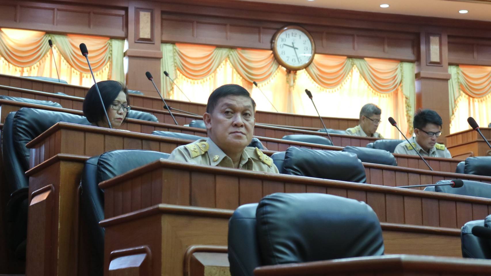 ?พัฒนาการจังหวัดสกลนคร : ร่วมประชุมเพื่อรับฟังข้อคิดเห็นประกอบการเสนอขอแก้ไขประกาศคณะกรรมการกลางข้าราชการหรือพนักงานส่วนท้องถิ่น เรื่อง มาตรฐานทั่วไปเกี่ยวกับการสอบคัดเลือกข้าราชการ หรือพนักงานส่วนท้องถิ่นให้ดำรวตำแหน่งสายงานผู้บริหาร?