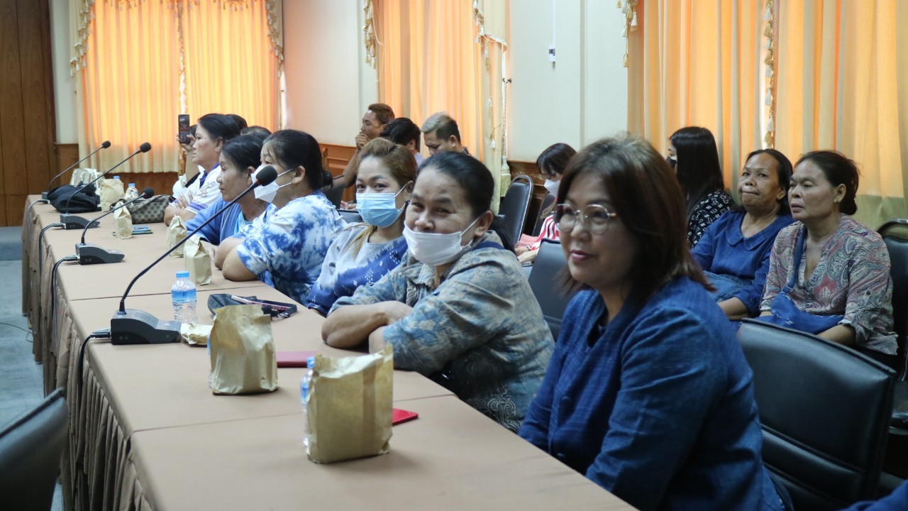 พช.สกลนคร : จัดประชุม ผู้ผลิต ผู้ประกอบการ OTOP ในเขตพื้นที่จังหวัดสกลนคร