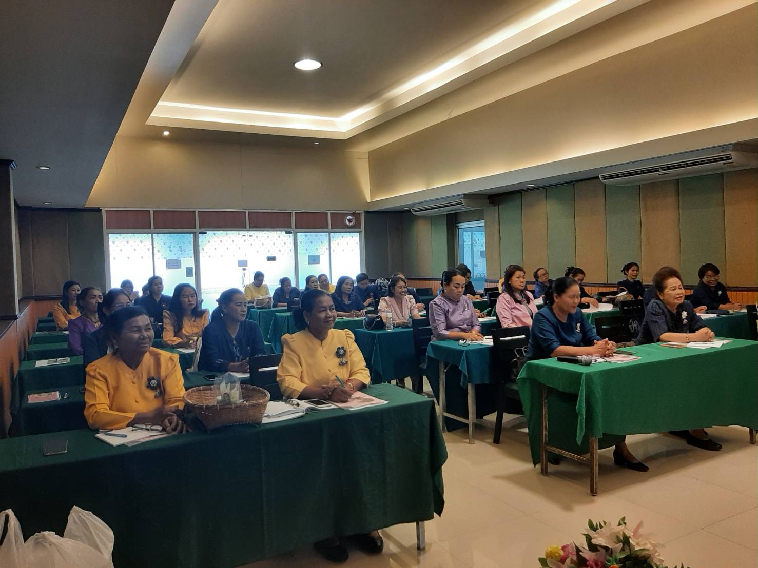 พช. สกลนคร : จัดประชุมเชิงปฏิบัติการคณะกรรมการพัฒนาสตรีจังหวัดขับเคลื่อนการขจัดความยากจน