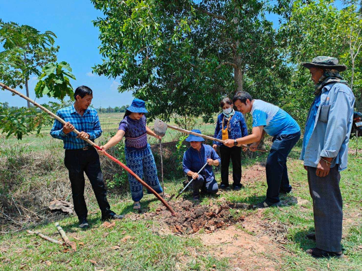 จังหวัดสกลนคร : จัดกิจกรรมปลูกต้นไม้ เนื่องในวันต้นไม้ประจำปีของชาติ ประจำปี 2566  ณ บ้านดอนกอย หมู่บ้านพัฒนาที่ยั่งยืน (Sustainable Village)