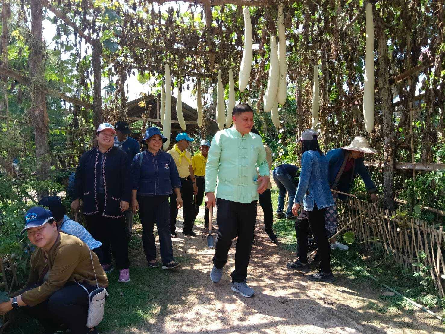 จังหวัดสกลนคร : จัดกิจกรรมปลูกต้นไม้ เนื่องในวันต้นไม้ประจำปีของชาติ ประจำปี 2566  ณ บ้านดอนกอย หมู่บ้านพัฒนาที่ยั่งยืน (Sustainable Village)