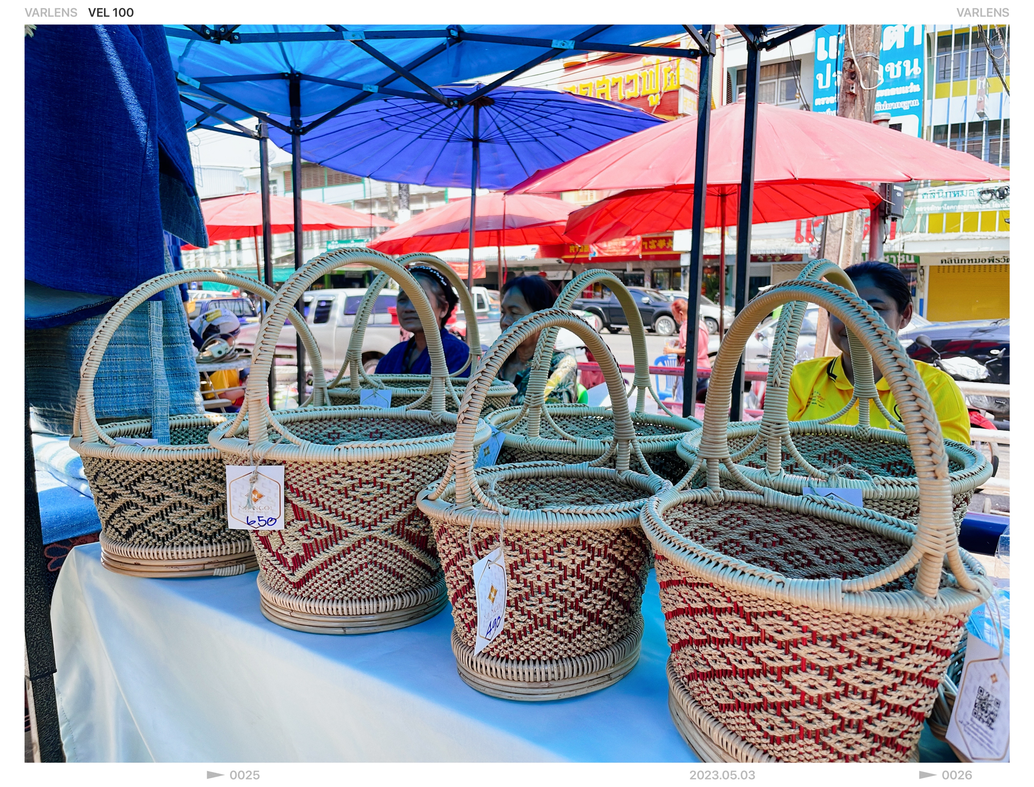 ? พช. สกลนคร : จัดตลาดนัดสินค้า OTOP พืชผักอาหารปลอดภัย สินค้าดี สินค้าเด่นจังหวัดสกลนคร ?