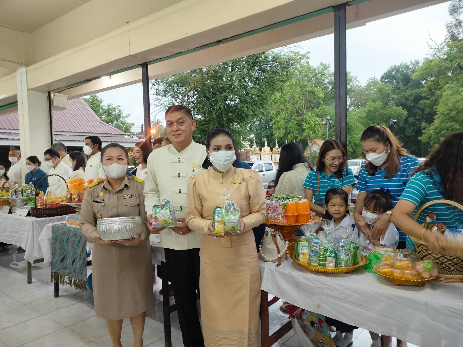 พช.สกลนคร ร่วมทำบุญตักบาตร ถวายพระกุศล ในโอกาสฉลองพระชนมายุ 8 รอบ สมเด็จพระสังฆราช