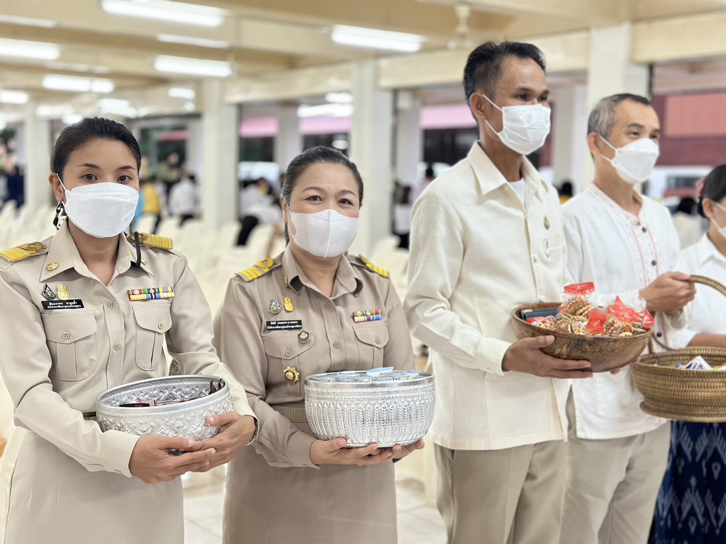 พช.สกลนคร ร่วมทำบุญตักบาตร ถวายพระกุศล ในโอกาสฉลองพระชนมายุ 8 รอบ สมเด็จพระสังฆราช