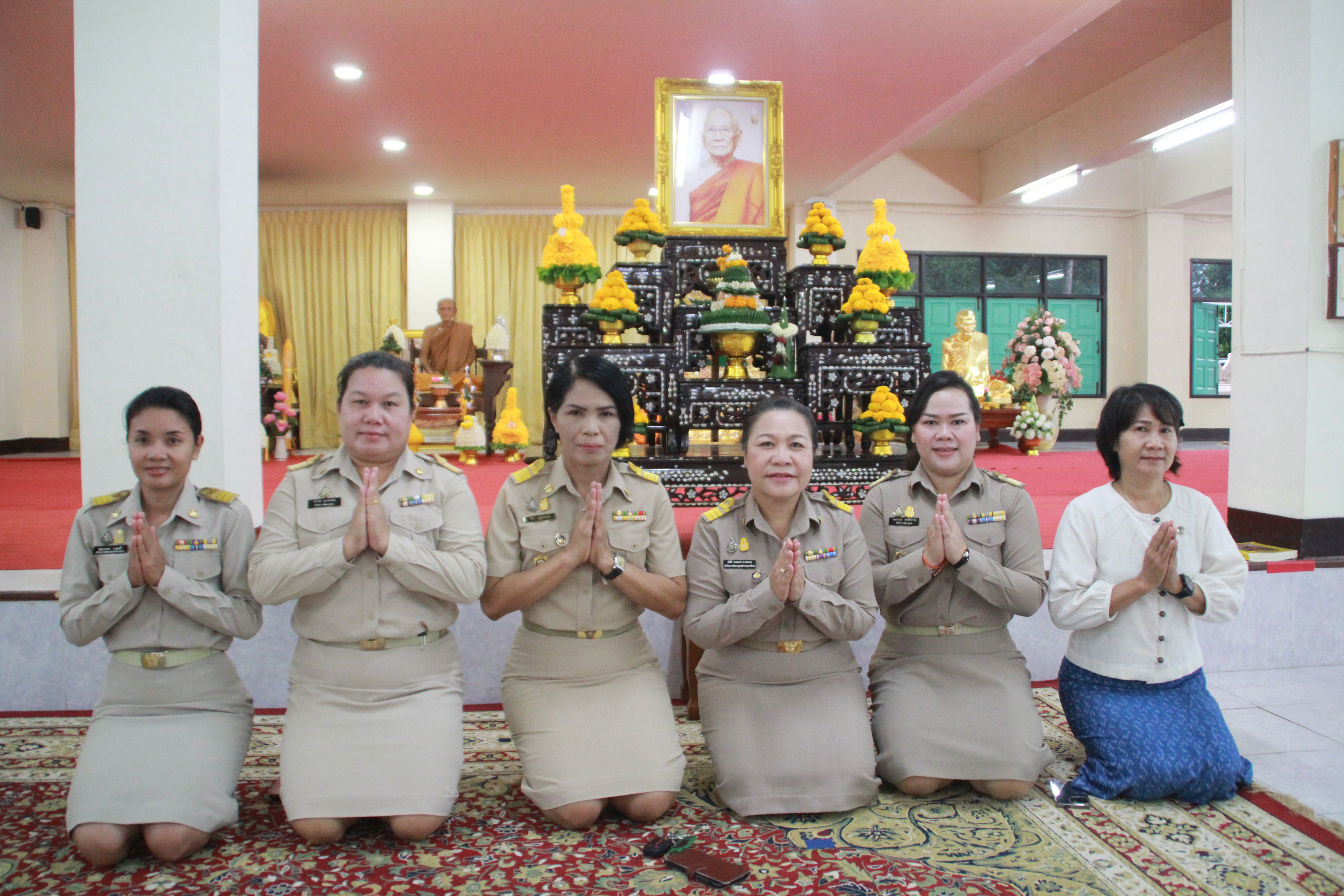 พช.สกลนคร ร่วมทำบุญตักบาตร ถวายพระกุศล ในโอกาสฉลองพระชนมายุ 8 รอบ สมเด็จพระสังฆราช