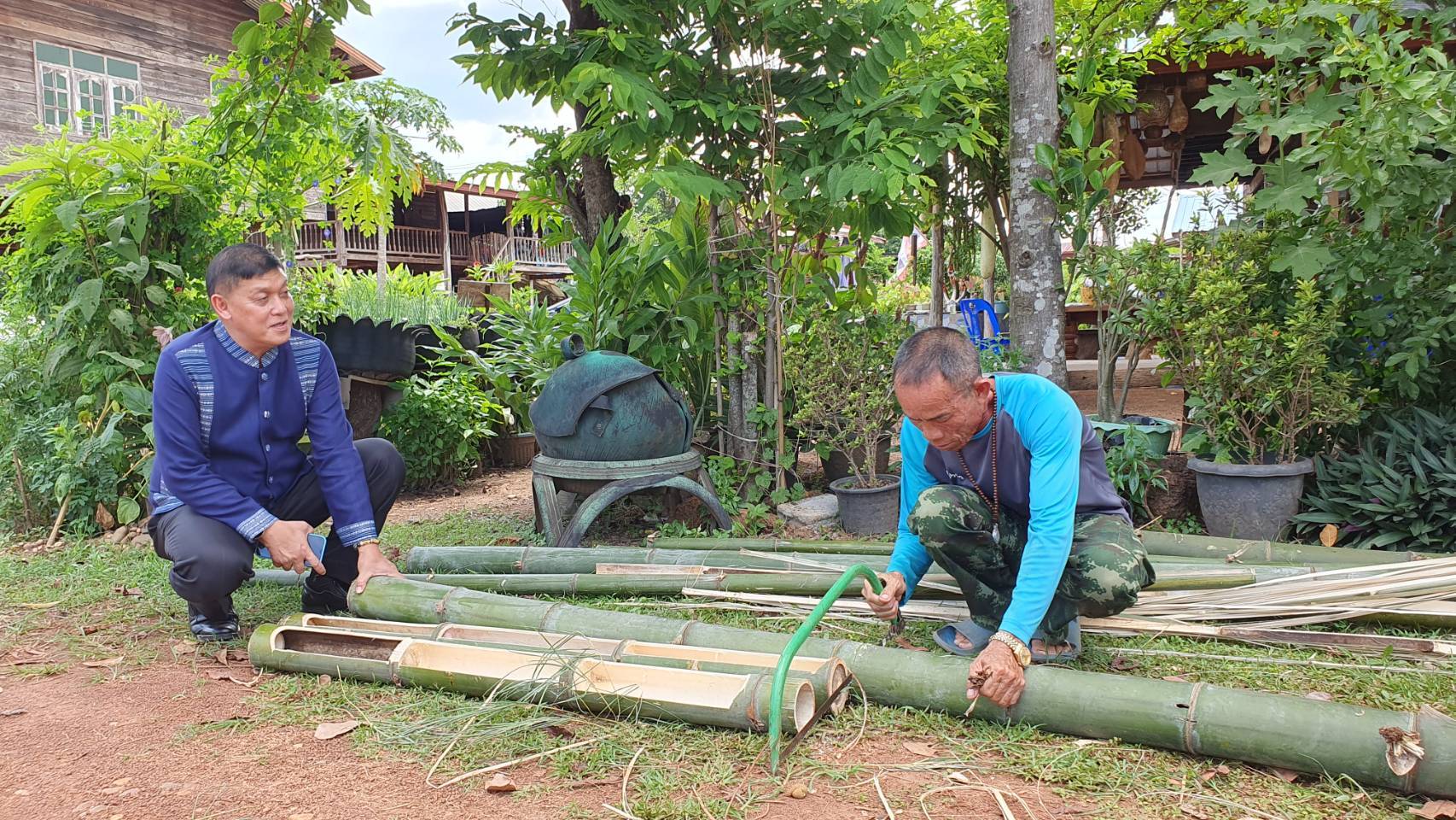 พช. สกลนคร จัดกิจกรรมเอามื้อสามัคคีปรับปรุงภูมิทัศน์บ้านดอนกอย เน้นการบูรณาการในระดับพื้นที่ เพื่อเตรียมการรับเสด็จสมเด็จพระเจ้าลูกยาเธอ เจ้าฟ้าทีปังกรรัศมีโชติ มหาวชิโรตตมางกูร สิริวิบูลยราชกุมาร