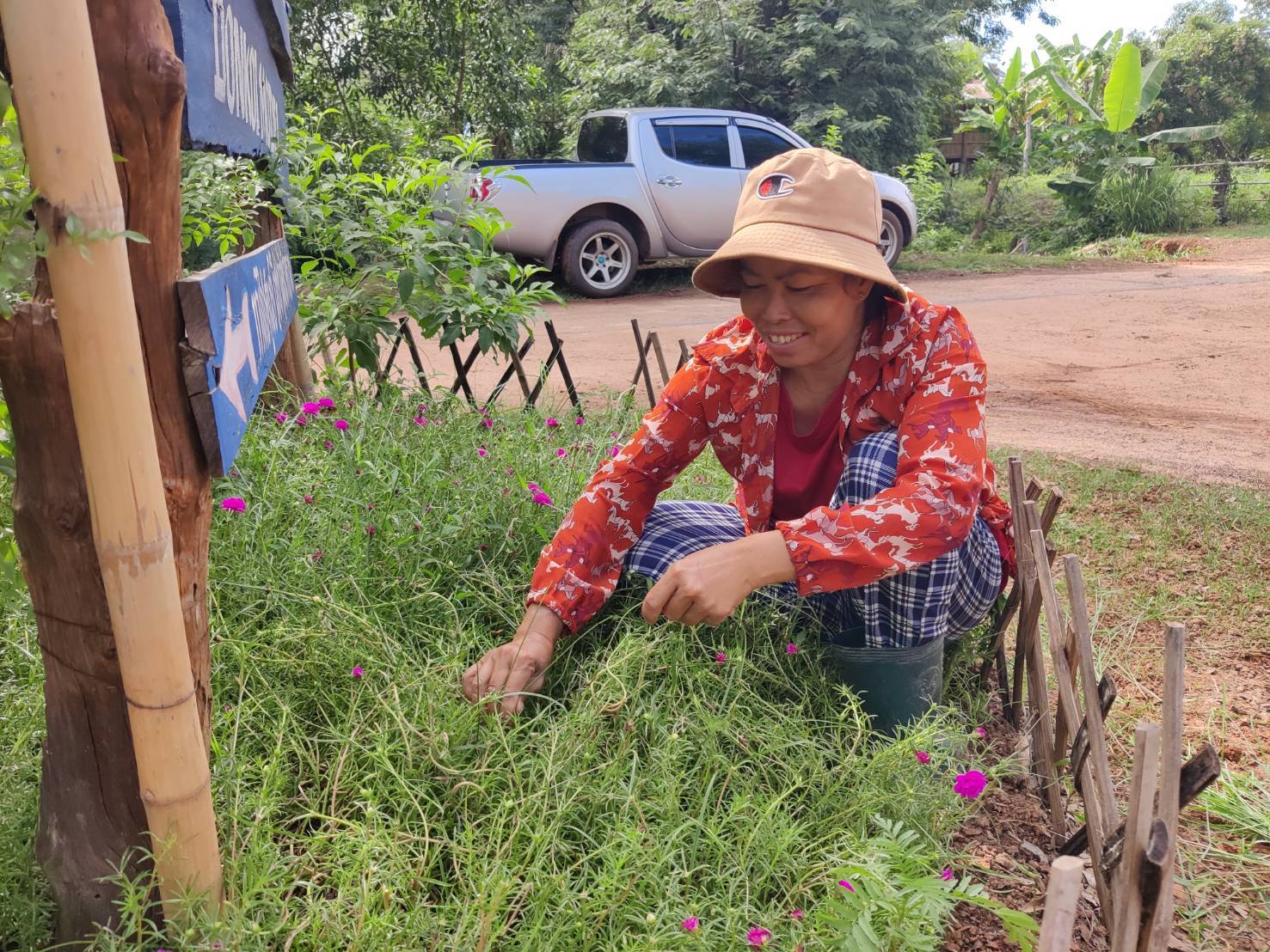 พช. สกลนคร จัดกิจกรรมเอามื้อสามัคคีปรับปรุงภูมิทัศน์บ้านดอนกอย เน้นการบูรณาการในระดับพื้นที่ เพื่อเตรียมการรับเสด็จสมเด็จพระเจ้าลูกยาเธอ เจ้าฟ้าทีปังกรรัศมีโชติ มหาวชิโรตตมางกูร สิริวิบูลยราชกุมาร