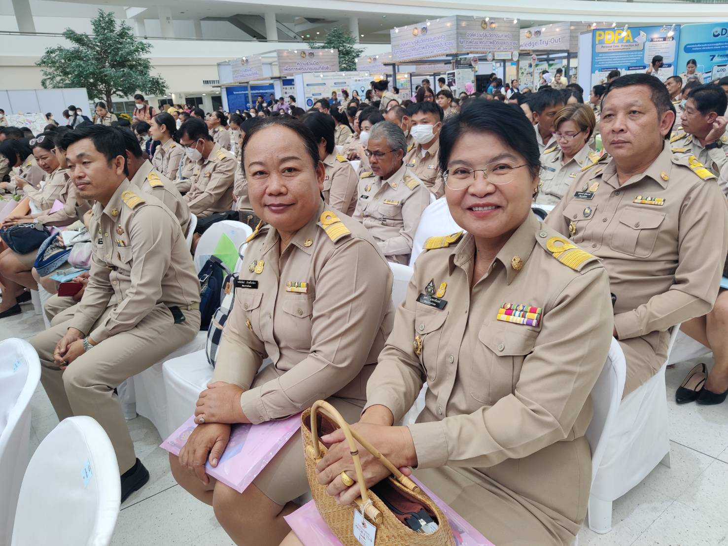 พช.สกลนคร : นำข้าราชการ เข้ารับรางวัลเชิดชูเกียรติ ในงานวันพัฒนาชุมชน ครั้งที่ 12 ปี 2566 (CD DAY 2023)