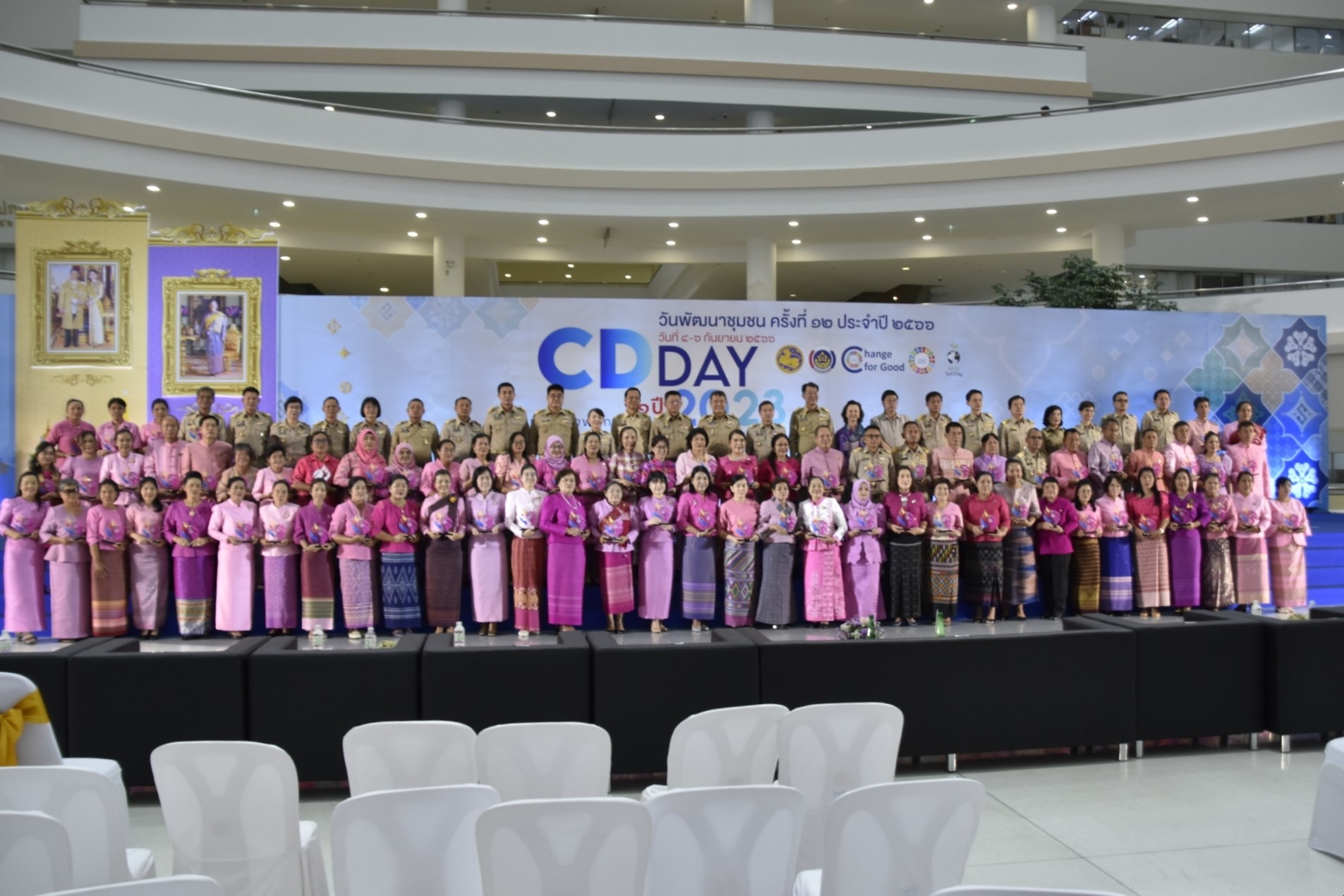 CDDAY 2023 “วันพัฒนาชุมชน” ปลัดมหาดไทย เป็นประธานอัญเชิญโล่รางวัลพระราชทานสมเด็จพระกนิษฐาธิราชเจ้า กรมสมเด็จพระเทพรัตนราชสุดาฯ สยามบรมราชกุมารี รางวัลตำบลเข้มแข็งตามหลักปรัชญาของเศรษฐกิจพอเพียง รางวัลหมู่บ้านเศรษฐกิจพอเพียง “อยู่เย็น เป็นสุข” และเป็นประธานมอบรางวัลสิงห์ทอง รางวัลเชิดชูเกียรติคนกองทุนพัฒนาบทบาทสตรี