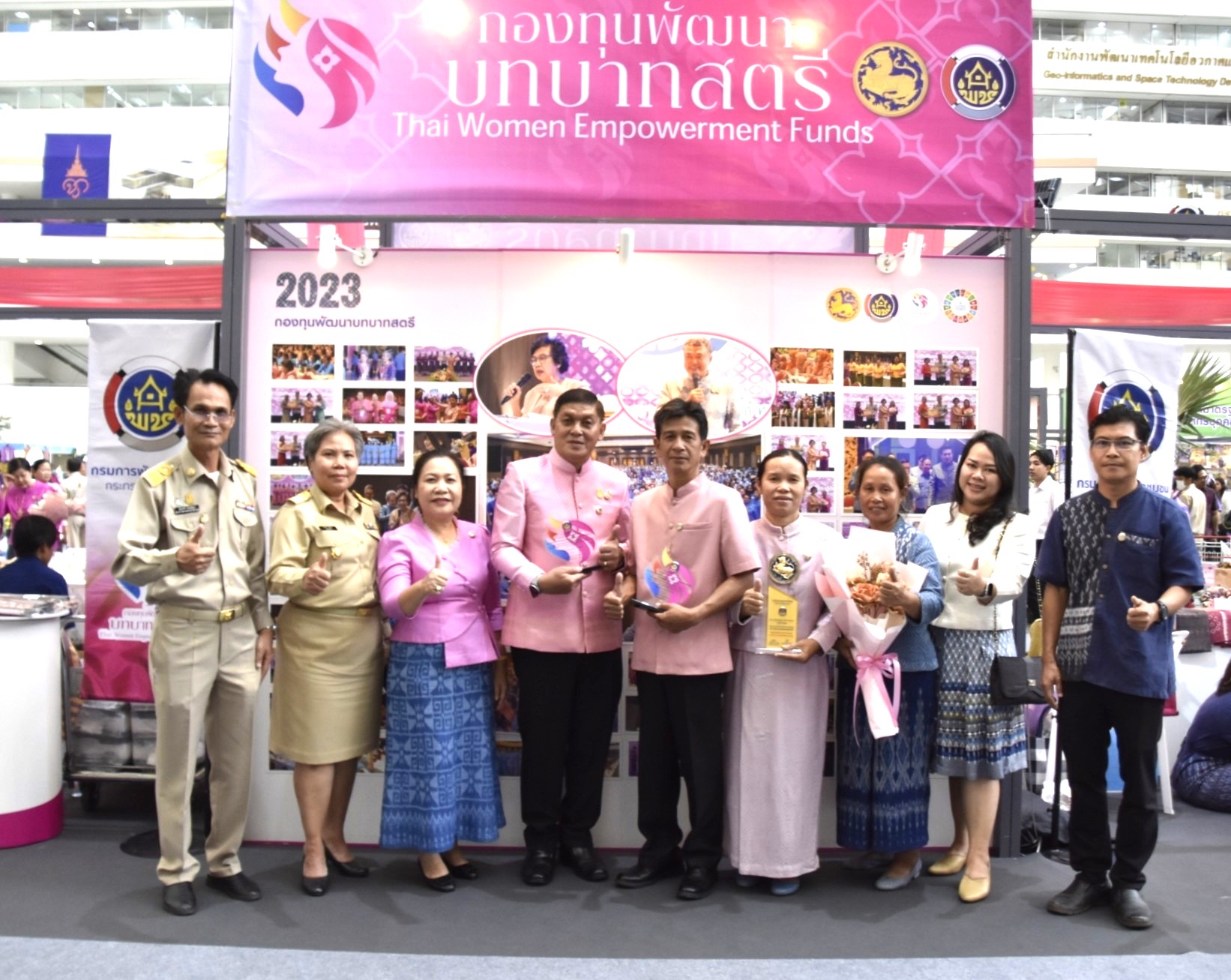 CDDAY 2023 “วันพัฒนาชุมชน” ปลัดมหาดไทย เป็นประธานอัญเชิญโล่รางวัลพระราชทานสมเด็จพระกนิษฐาธิราชเจ้า กรมสมเด็จพระเทพรัตนราชสุดาฯ สยามบรมราชกุมารี รางวัลตำบลเข้มแข็งตามหลักปรัชญาของเศรษฐกิจพอเพียง รางวัลหมู่บ้านเศรษฐกิจพอเพียง “อยู่เย็น เป็นสุข” และเป็นประธานมอบรางวัลสิงห์ทอง รางวัลเชิดชูเกียรติคนกองทุนพัฒนาบทบาทสตรี