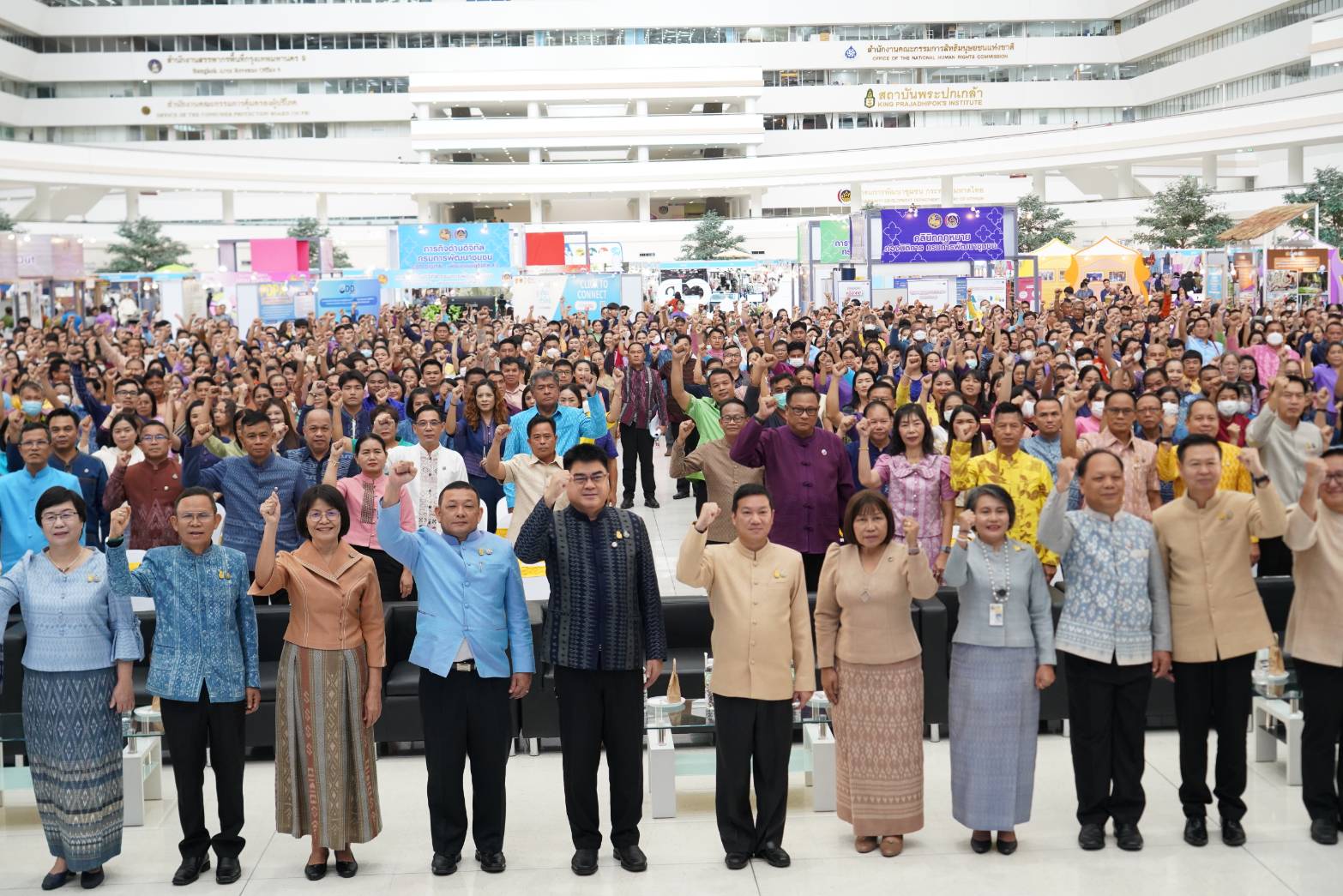 พช.สกลนคร : ร่วมพิธีเปิดการสัมมนาทางวิชาการ เพื่อส่งเสริมให้พัฒนาการอำเภอ ใช้ทุนชุมชนแก้ไขความยากจน เพิ่มประสิทธิภาพการดำเนินงานในพื้นที่