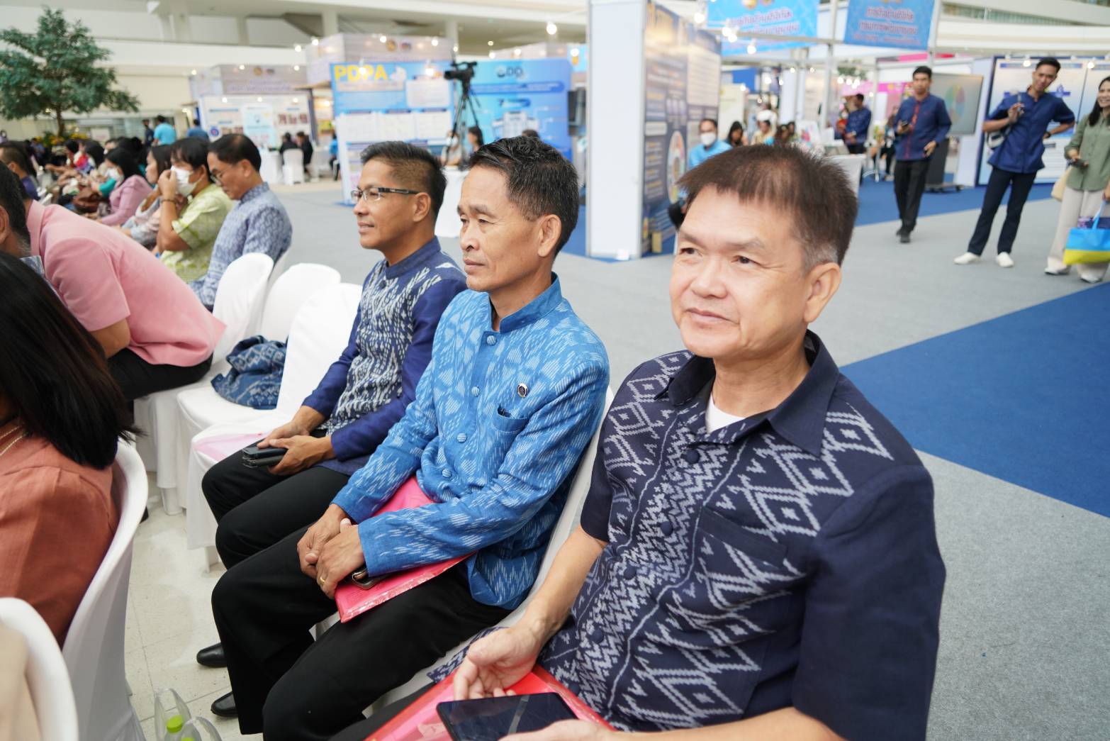 พช.สกลนคร : ร่วมพิธีเปิดการสัมมนาทางวิชาการ เพื่อส่งเสริมให้พัฒนาการอำเภอ ใช้ทุนชุมชนแก้ไขความยากจน เพิ่มประสิทธิภาพการดำเนินงานในพื้นที่