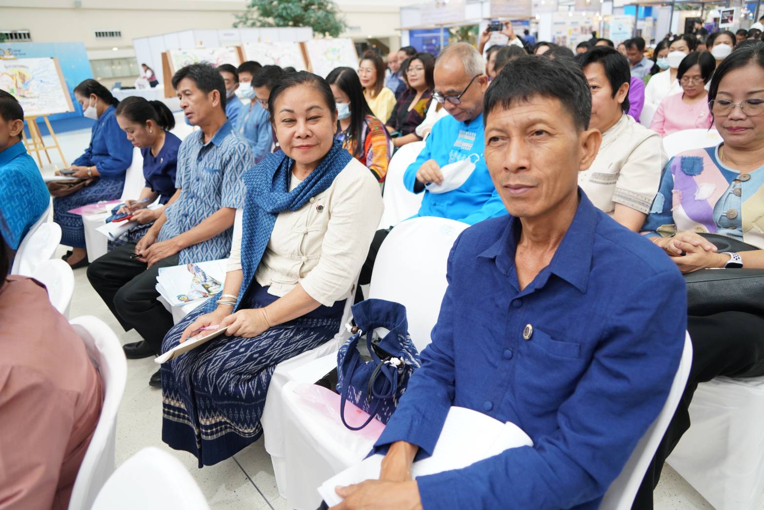 พช.สกลนคร : ร่วมพิธีเปิดการสัมมนาทางวิชาการ เพื่อส่งเสริมให้พัฒนาการอำเภอ ใช้ทุนชุมชนแก้ไขความยากจน เพิ่มประสิทธิภาพการดำเนินงานในพื้นที่
