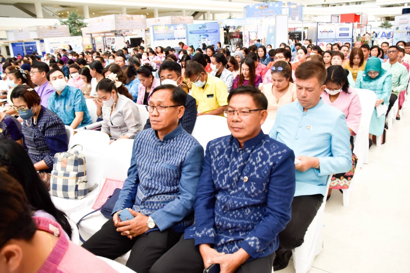 พช.สกลนคร : ร่วมพิธีเปิดการสัมมนาทางวิชาการ เพื่อส่งเสริมให้พัฒนาการอำเภอ ใช้ทุนชุมชนแก้ไขความยากจน เพิ่มประสิทธิภาพการดำเนินงานในพื้นที่