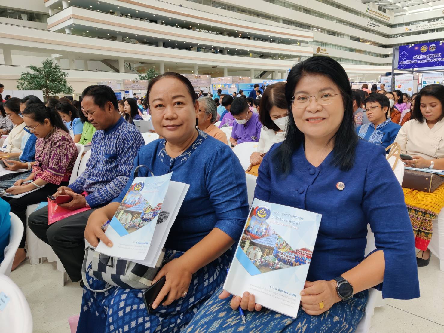 พช.สกลนคร : ร่วมพิธีเปิดการสัมมนาทางวิชาการ เพื่อส่งเสริมให้พัฒนาการอำเภอ ใช้ทุนชุมชนแก้ไขความยากจน เพิ่มประสิทธิภาพการดำเนินงานในพื้นที่
