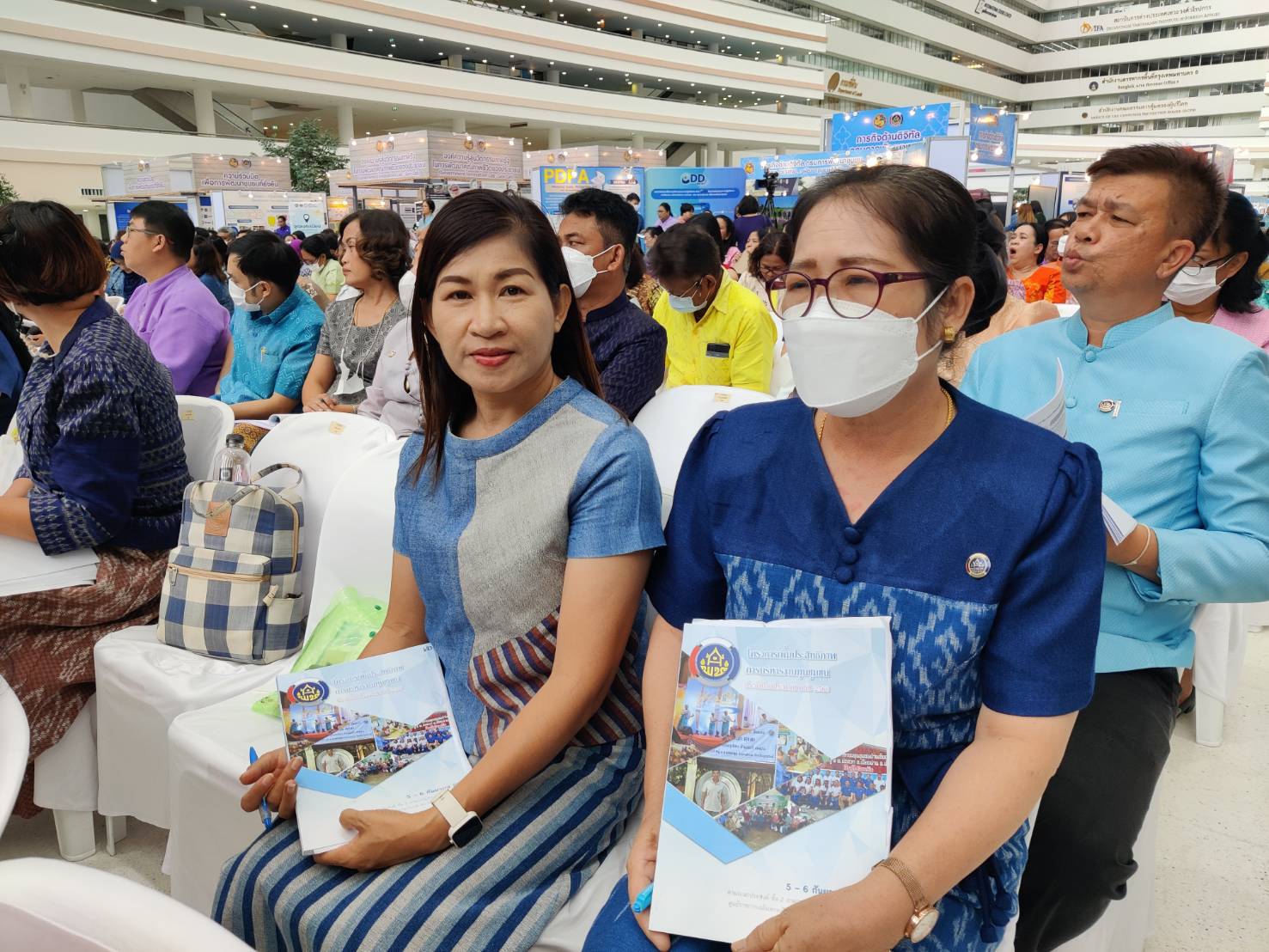 พช.สกลนคร : ร่วมพิธีเปิดการสัมมนาทางวิชาการ เพื่อส่งเสริมให้พัฒนาการอำเภอ ใช้ทุนชุมชนแก้ไขความยากจน เพิ่มประสิทธิภาพการดำเนินงานในพื้นที่